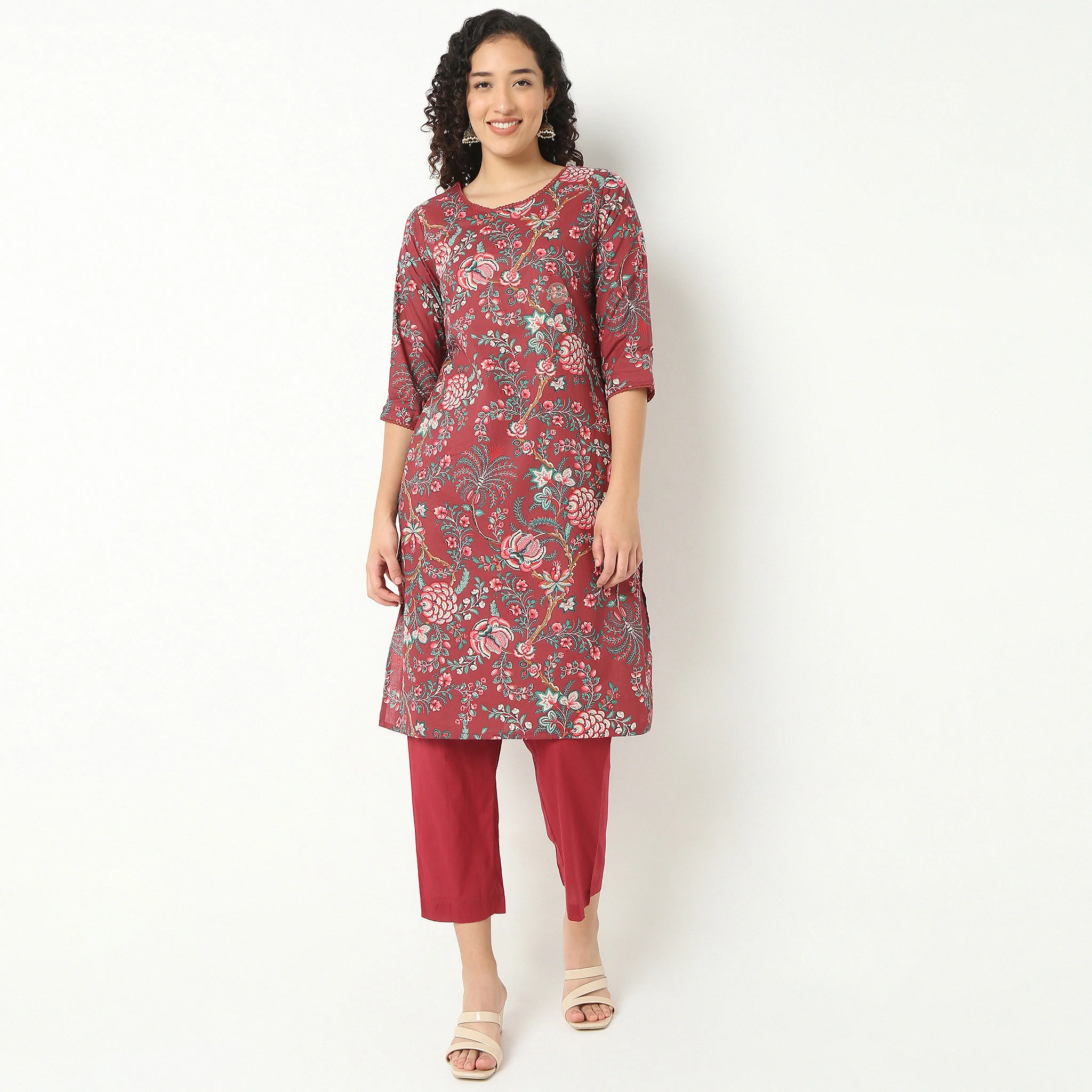Round Neck Kurta With Lace Detailing - Image 2