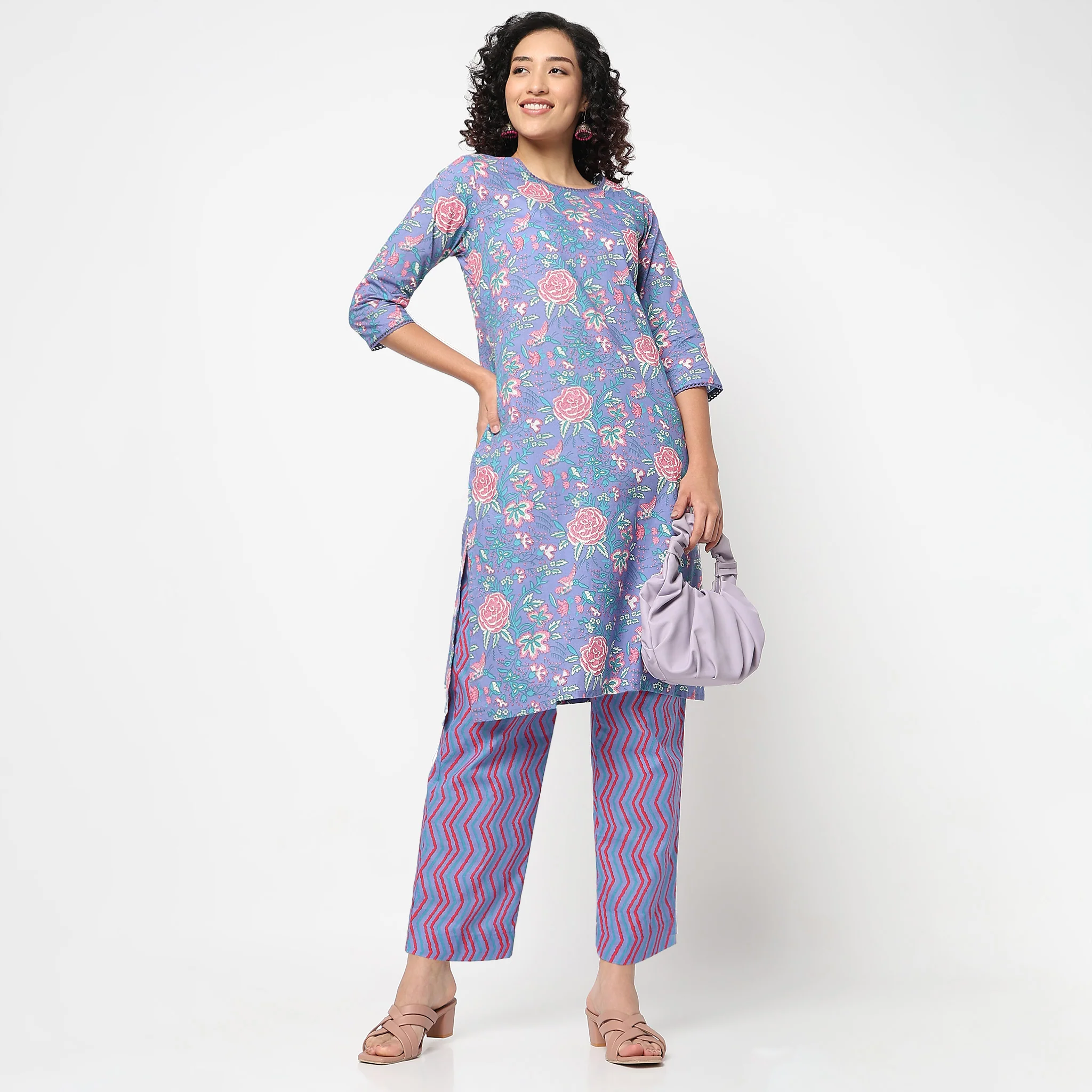 Round Neck With Lace Detailing Kurta