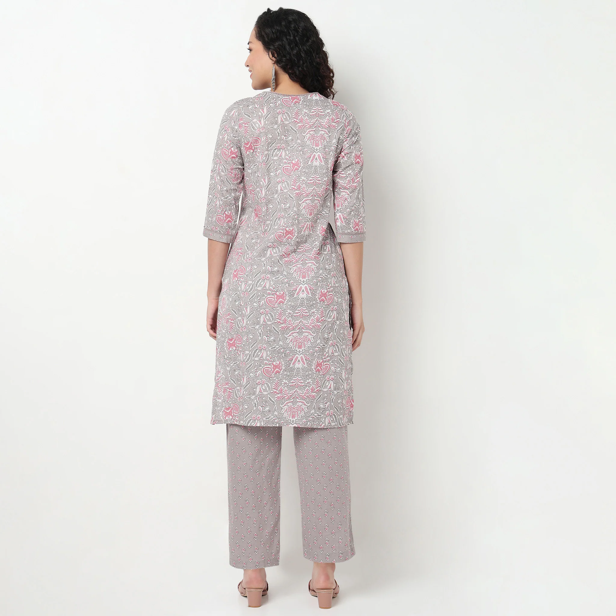 Side Panel Printed V-Neck Kurta - Image 3