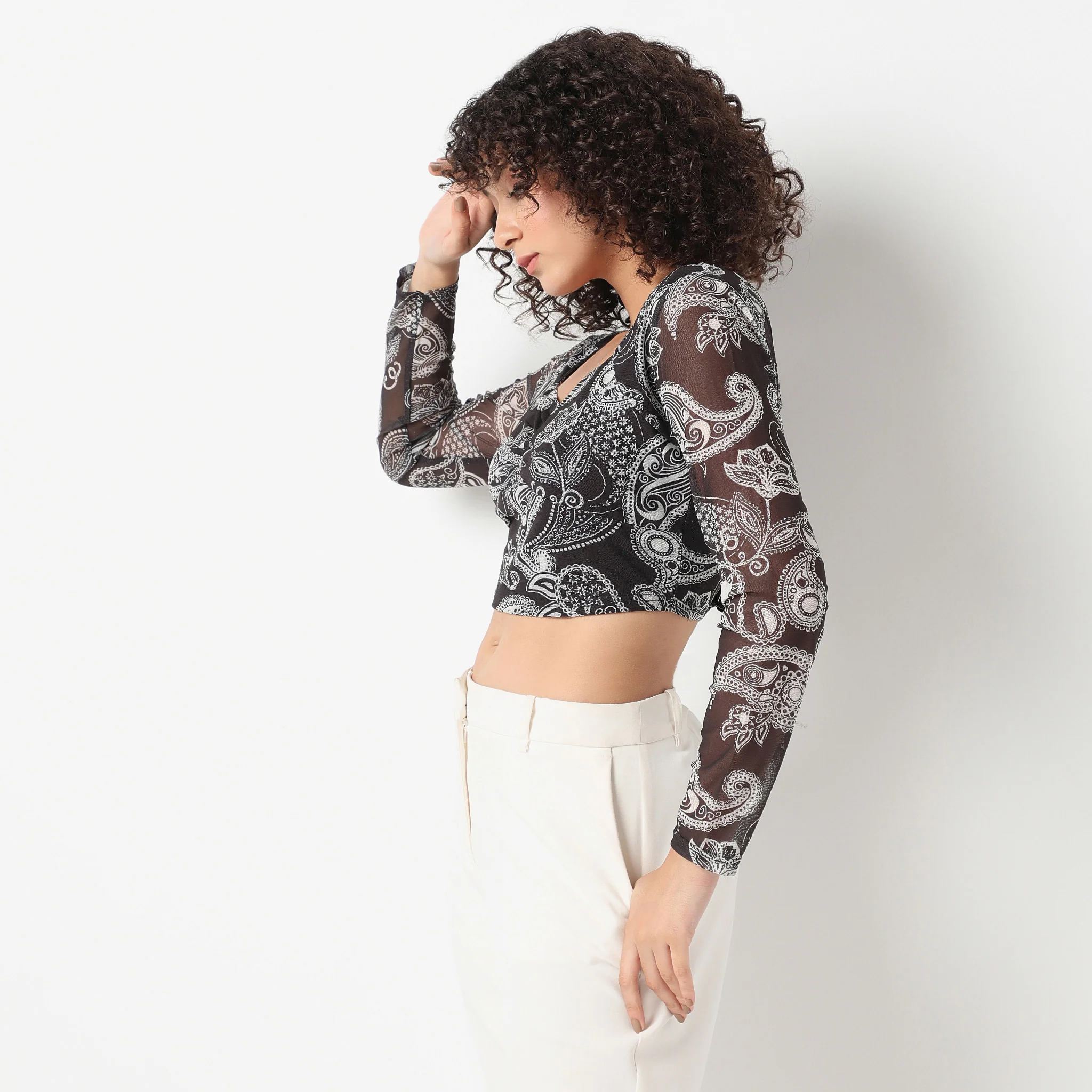 Sweetheart Neck Full Sleeve Fitted Printed Crop Top - Image 10