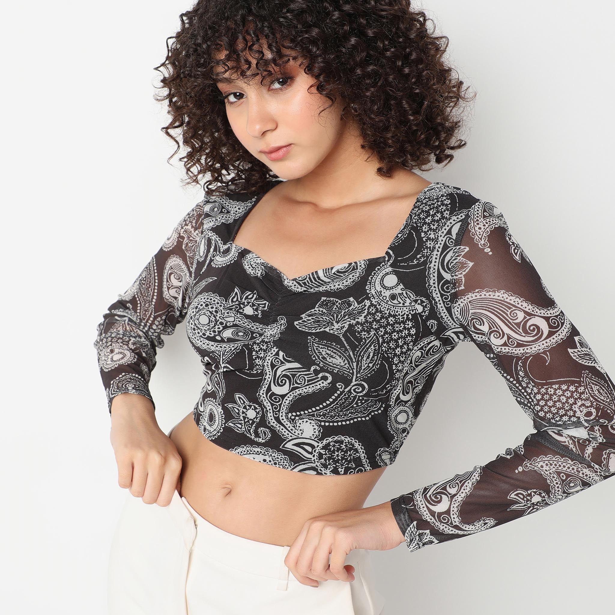 Sweetheart Neck Full Sleeve Fitted Printed Crop Top - Image 9