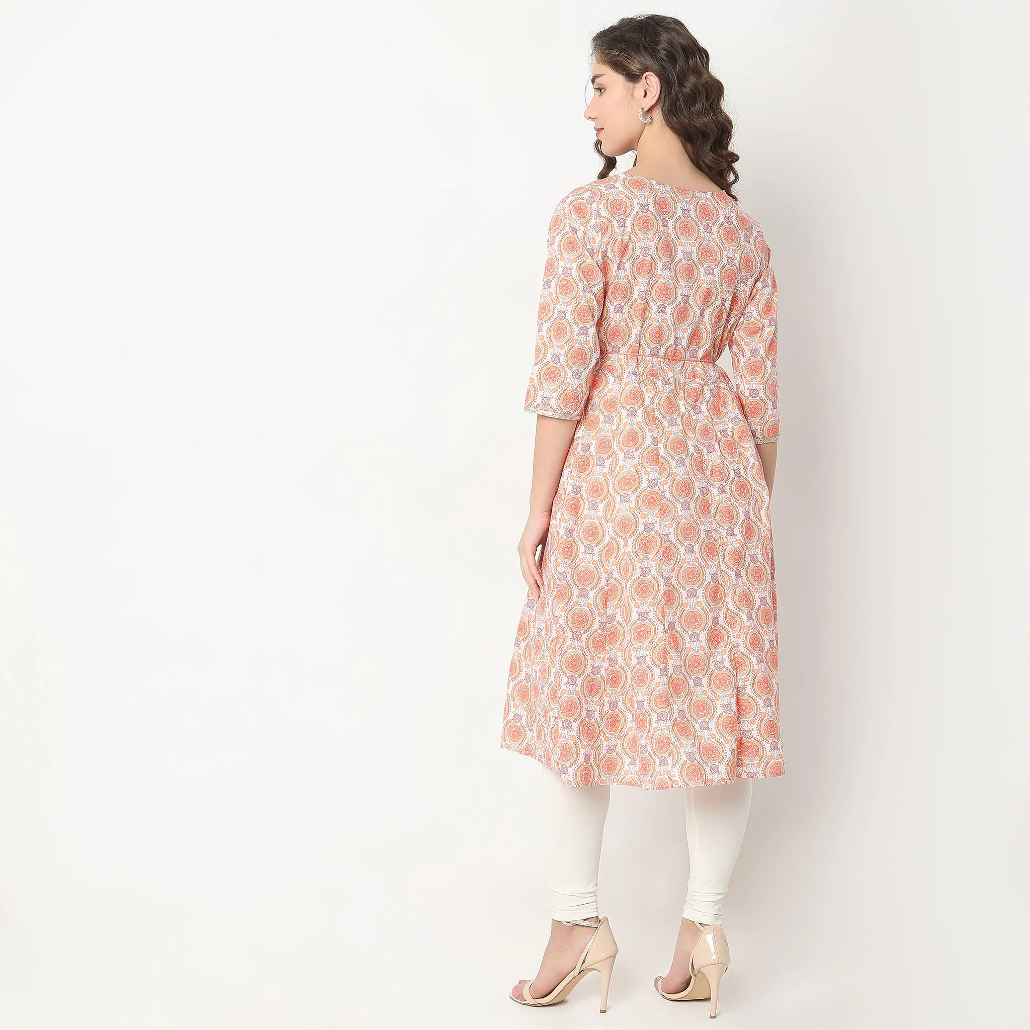 Straight Fit Embellished Kurta - Image 3