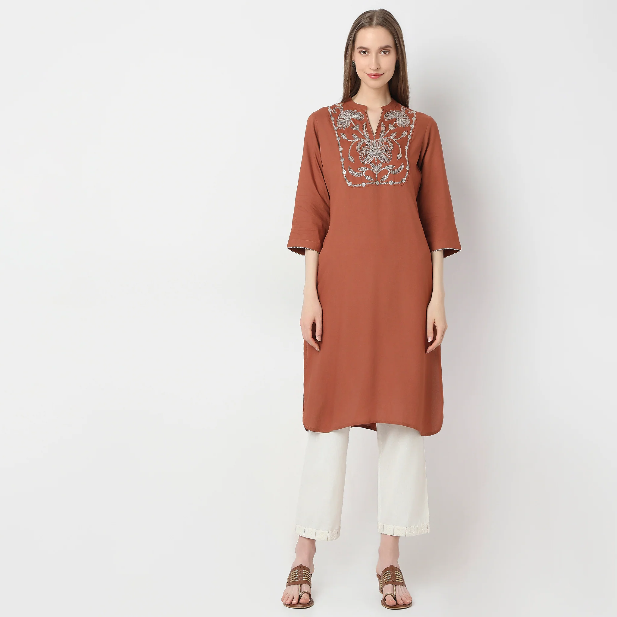 Straight Fit Embellished Kurta - Image 7