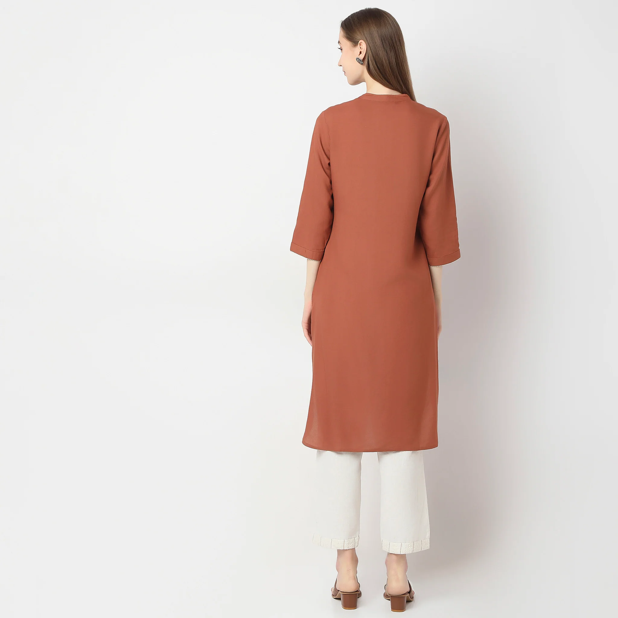 Straight Fit Embellished Kurta - Image 8