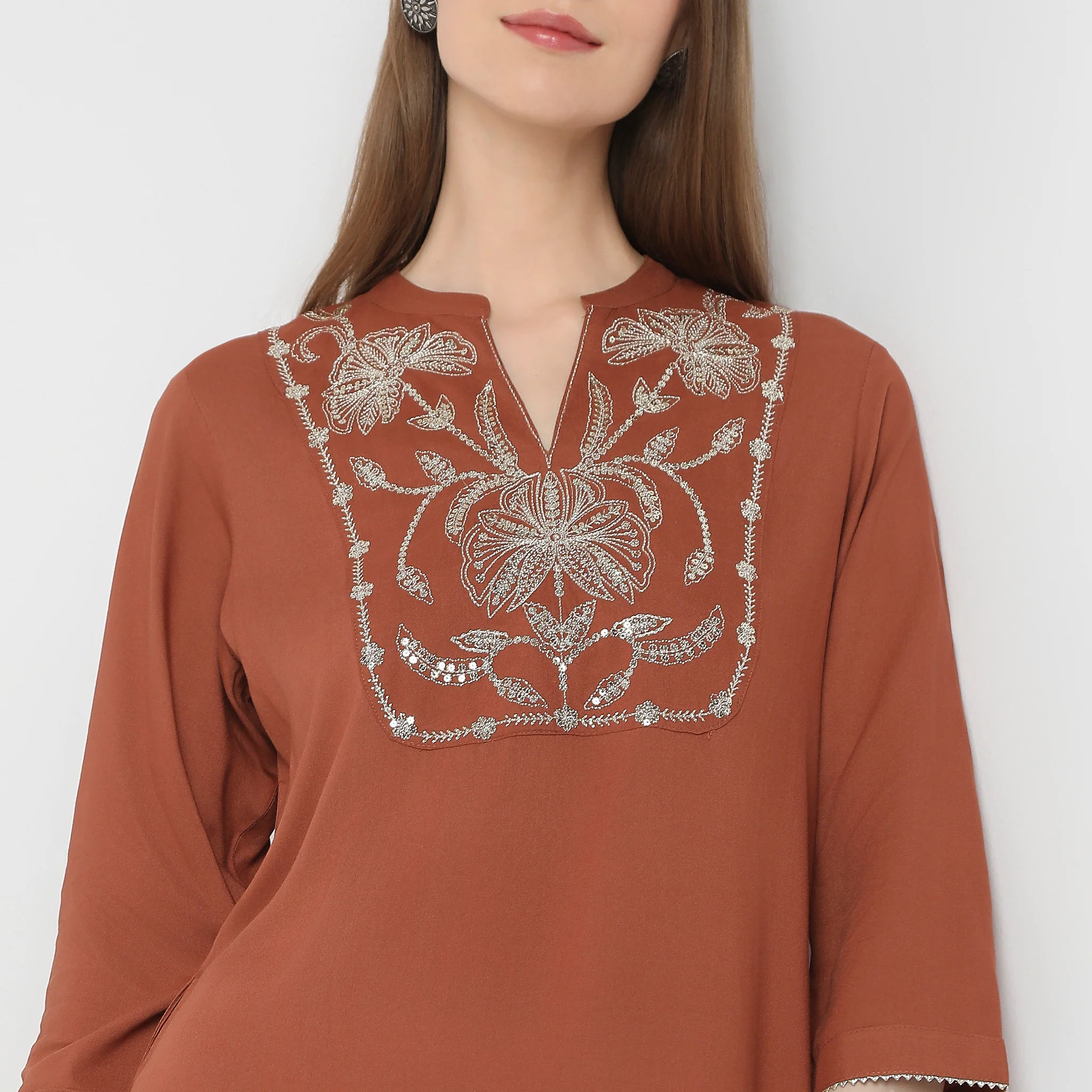 Straight Fit Embellished Kurta - Image 9