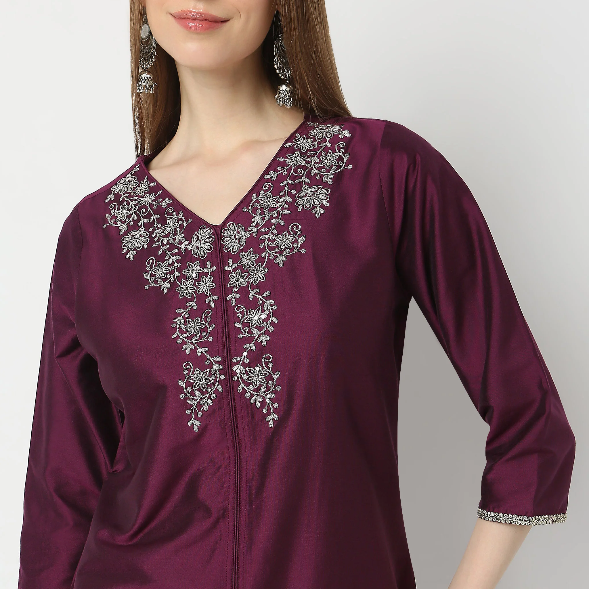 Straight Fit Embroidered Knee Length Kurta - Image 4