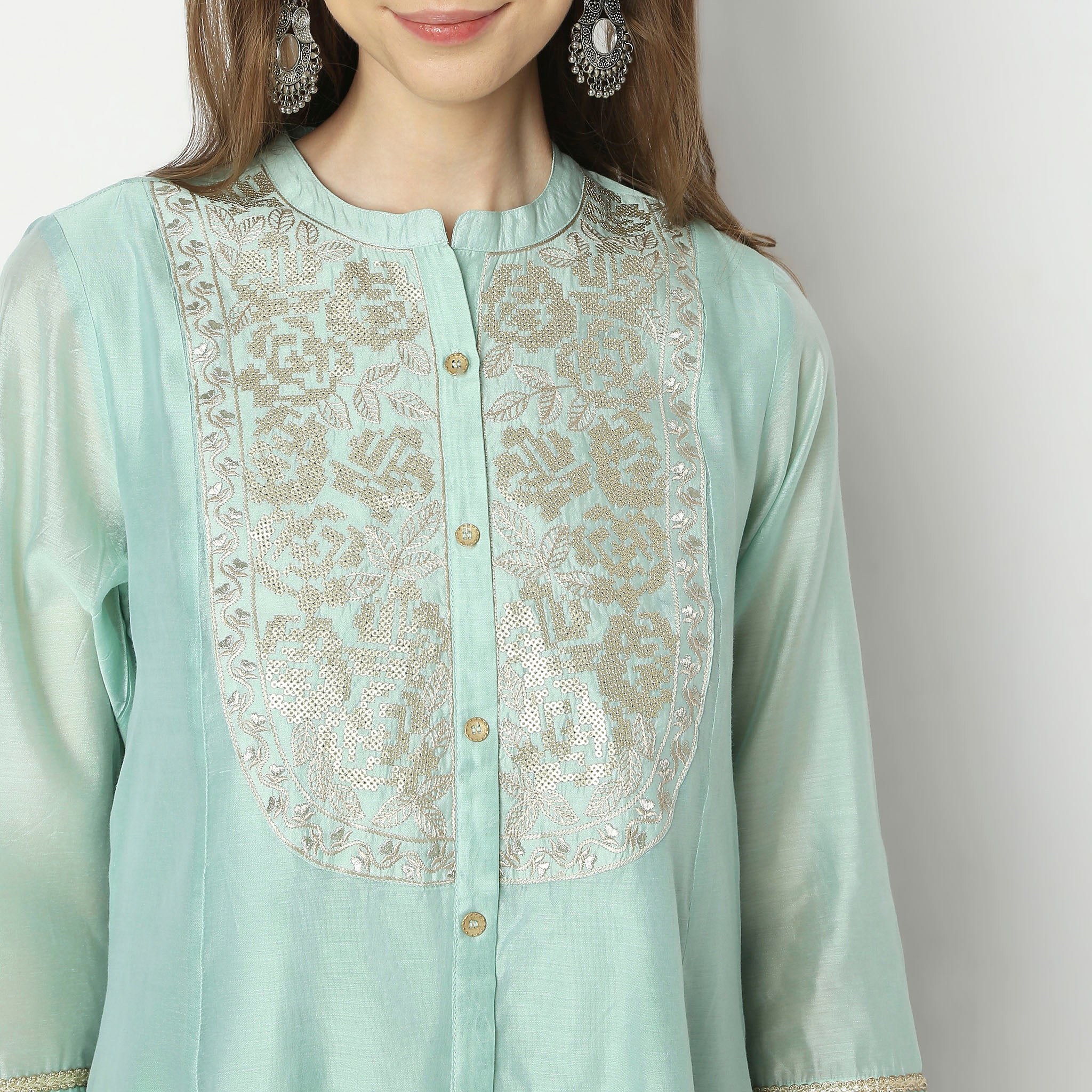 Straight Fit Embroidered Kurta And Pant With Dupatta Co-Ords - Image 4