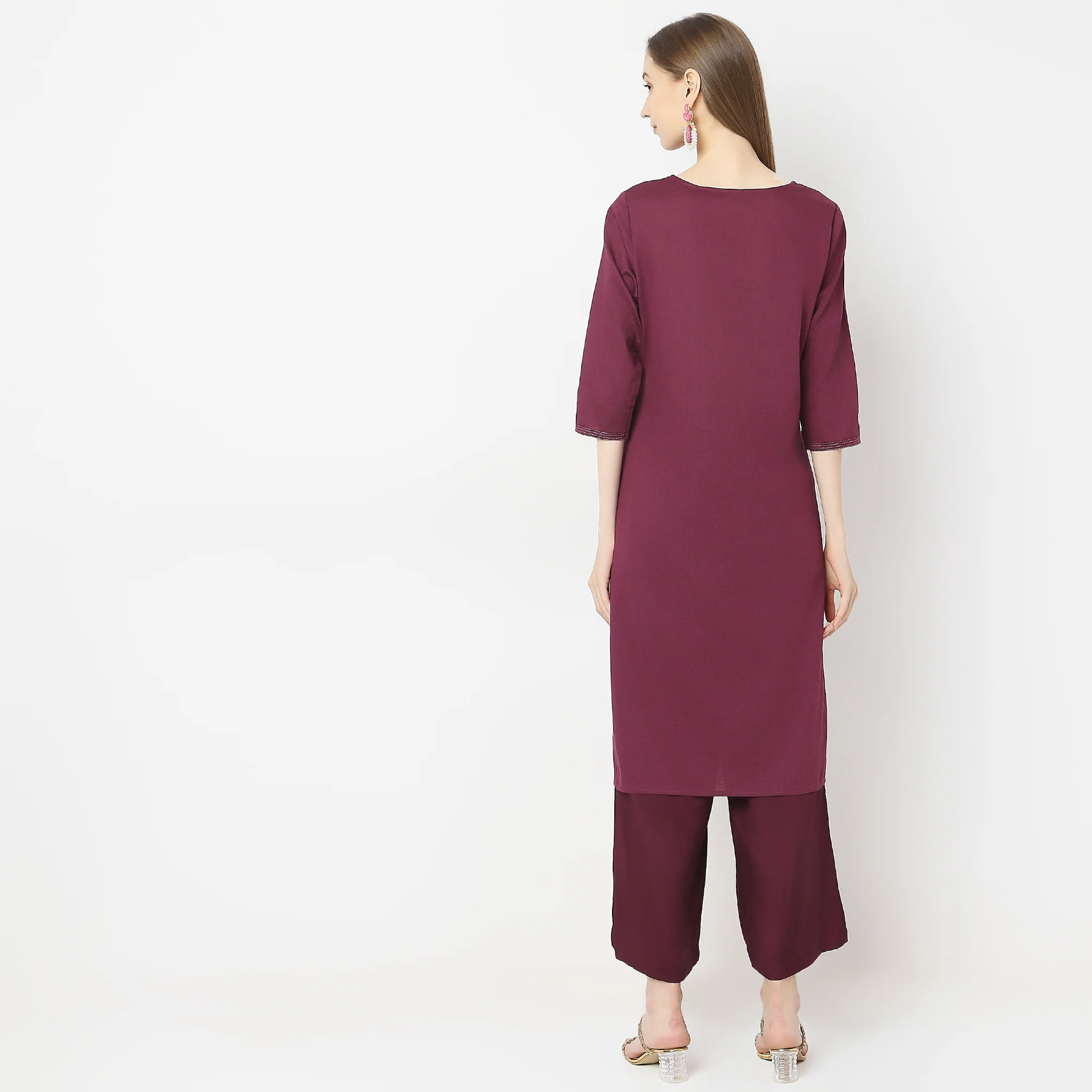 Straight Fit Embroidered Kurta - Image 3