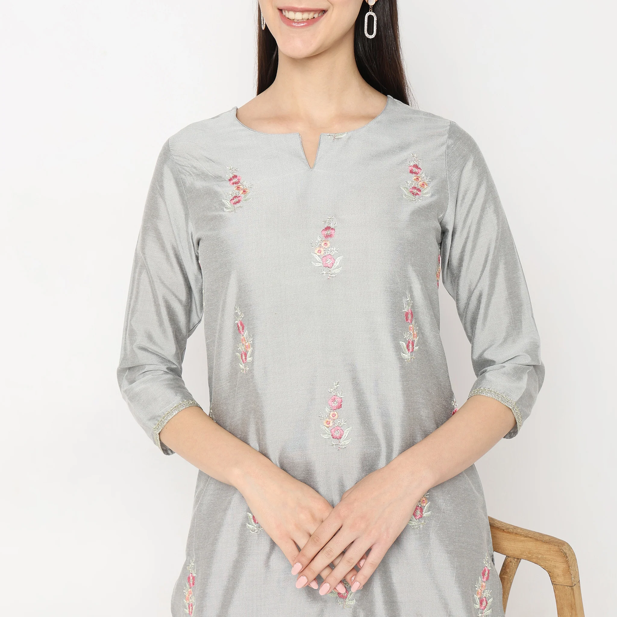 Straight Fit Embroidered Kurta - Image 4