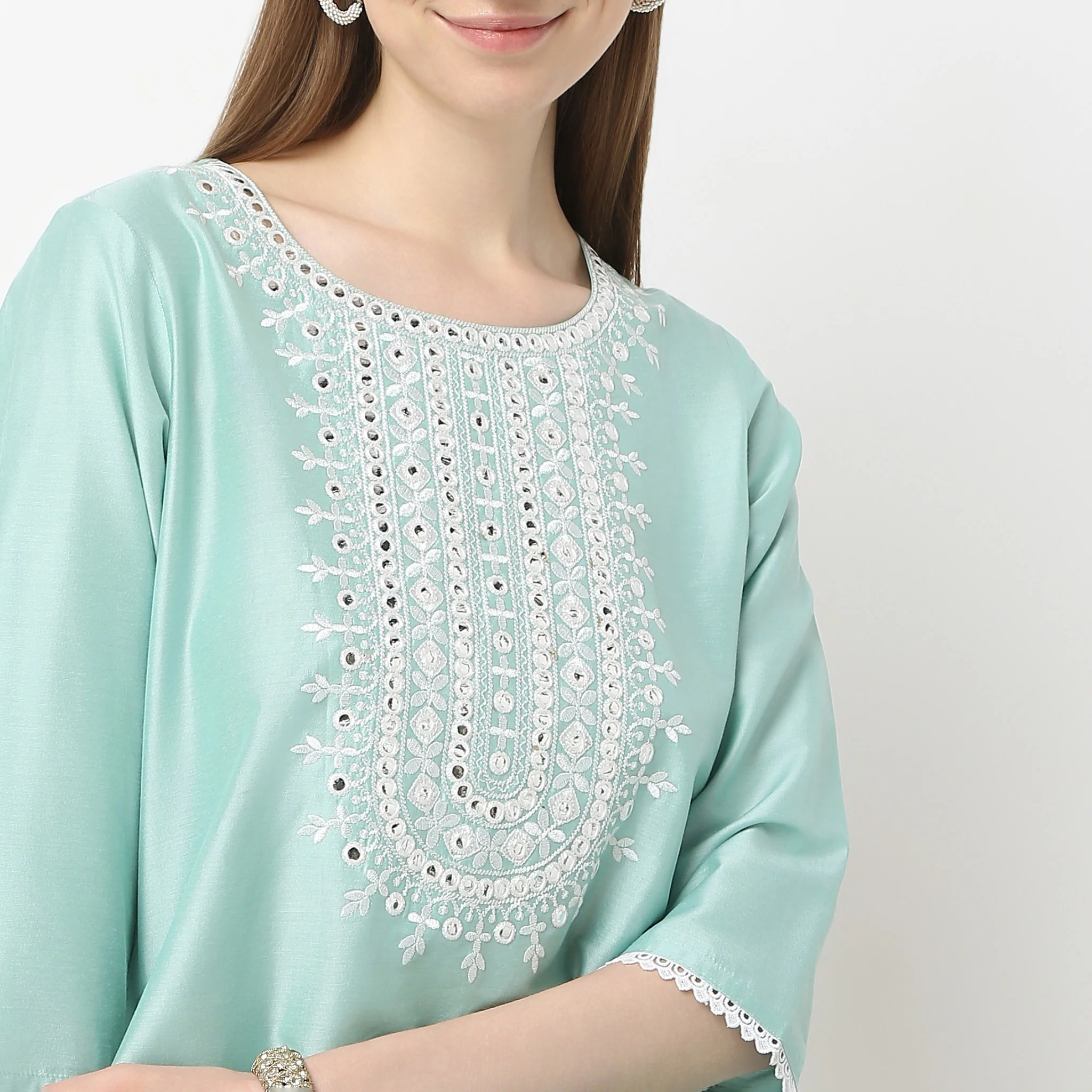 Straight Fit Embroidered Below Knee Kurta - Image 4