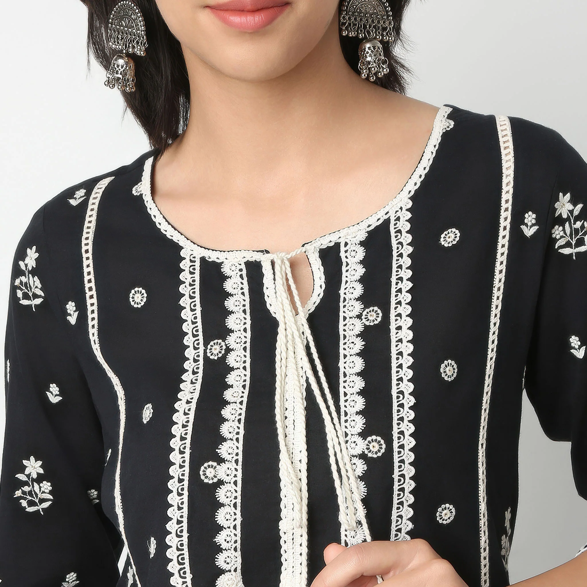 Below Knee Three-Fourth Sleeve Straight Fit Embroidered Kurta - Image 4