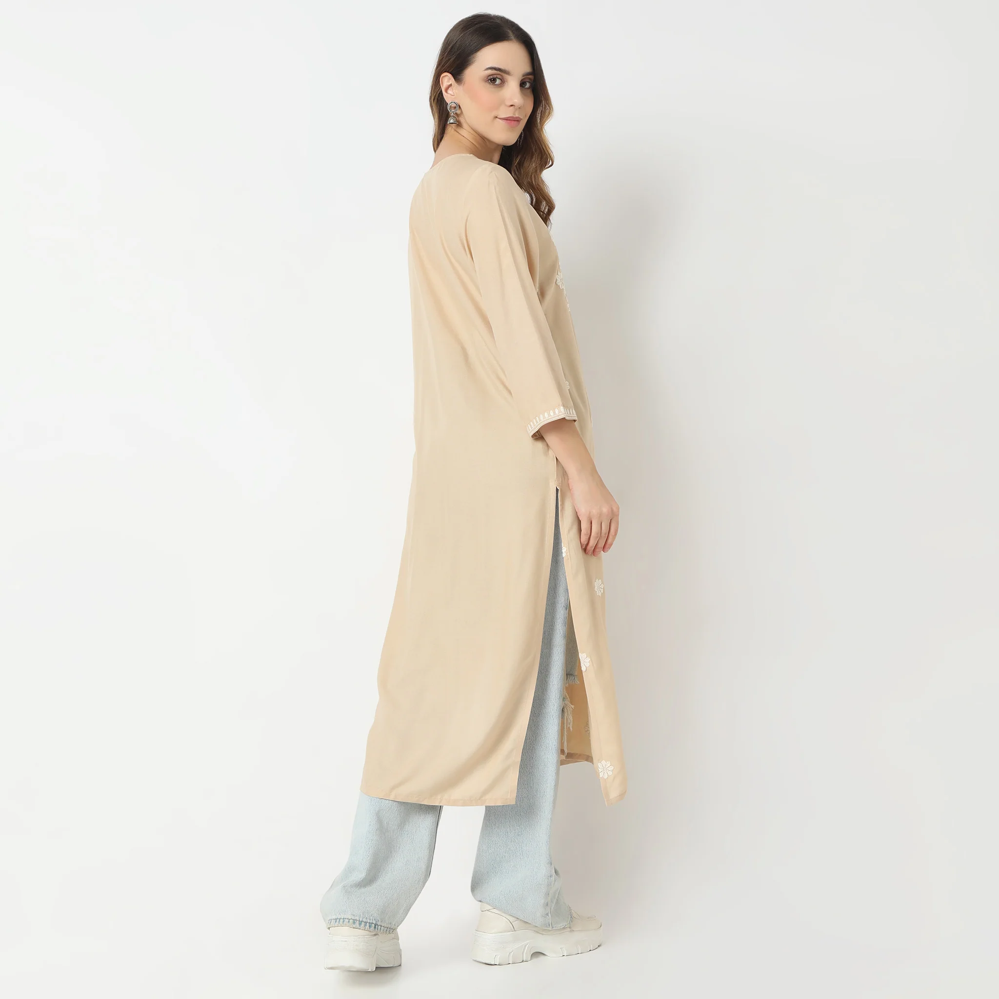 Calf Length Three-Fourth Sleeve Straight Fit Embroidered Kurta - Image 3