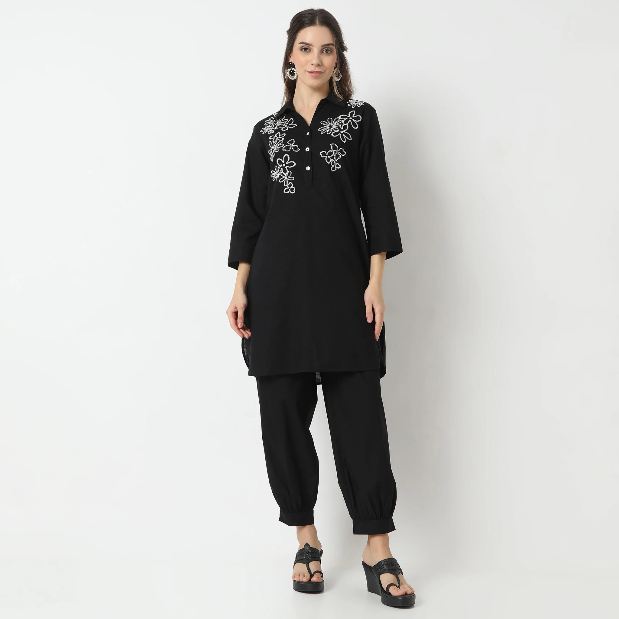 Straight Fit Embroidered Shirt Collar Straight Kurta With Pant Set - Image 2