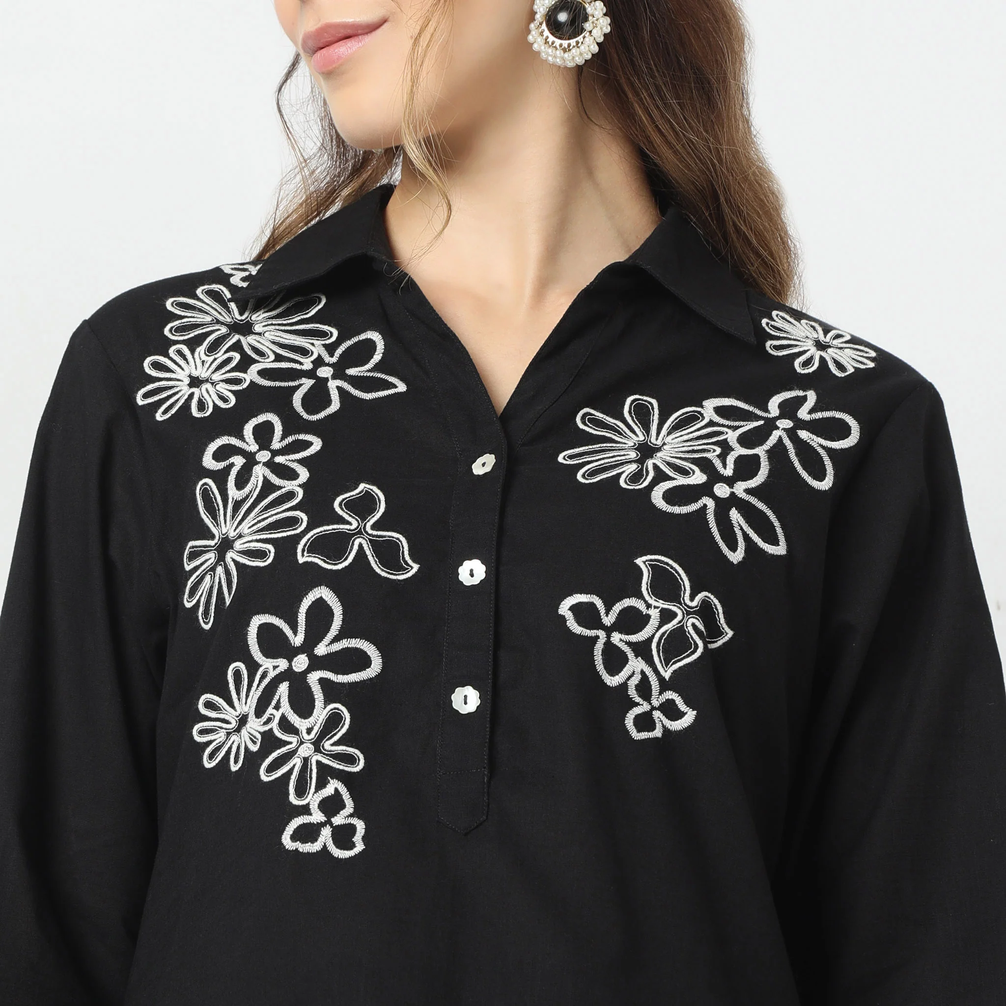 Straight Fit Embroidered Shirt Collar Straight Kurta With Pant Set - Image 4