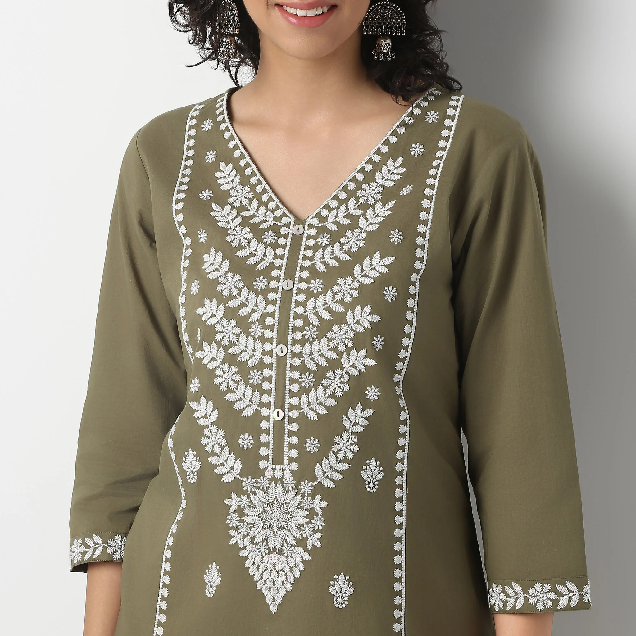 V-Neck Below Knee Three-Fourth Sleeve Straight Fit Embroidered Kurta - Image 4