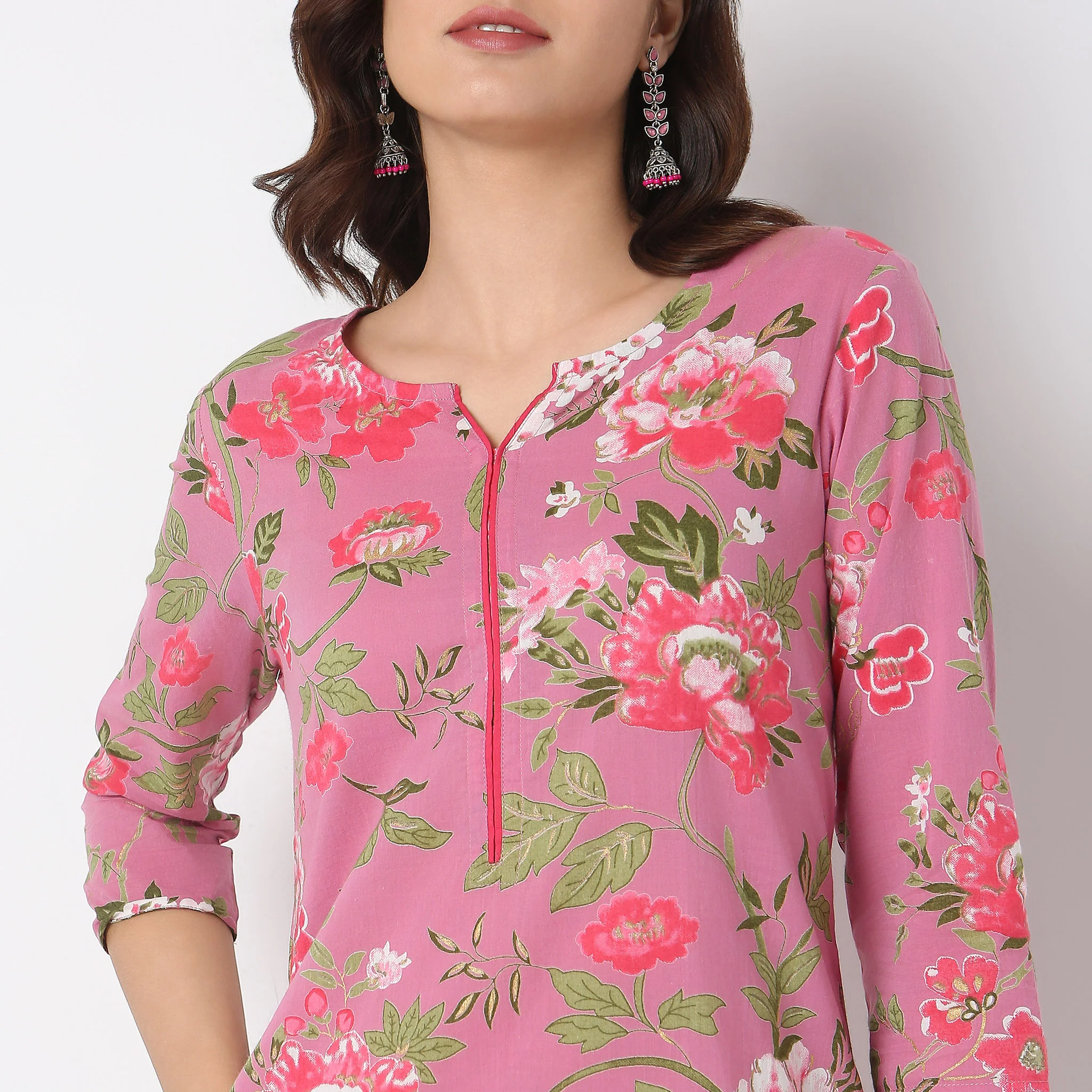 Straight Fit Floral Kurta - Image 4