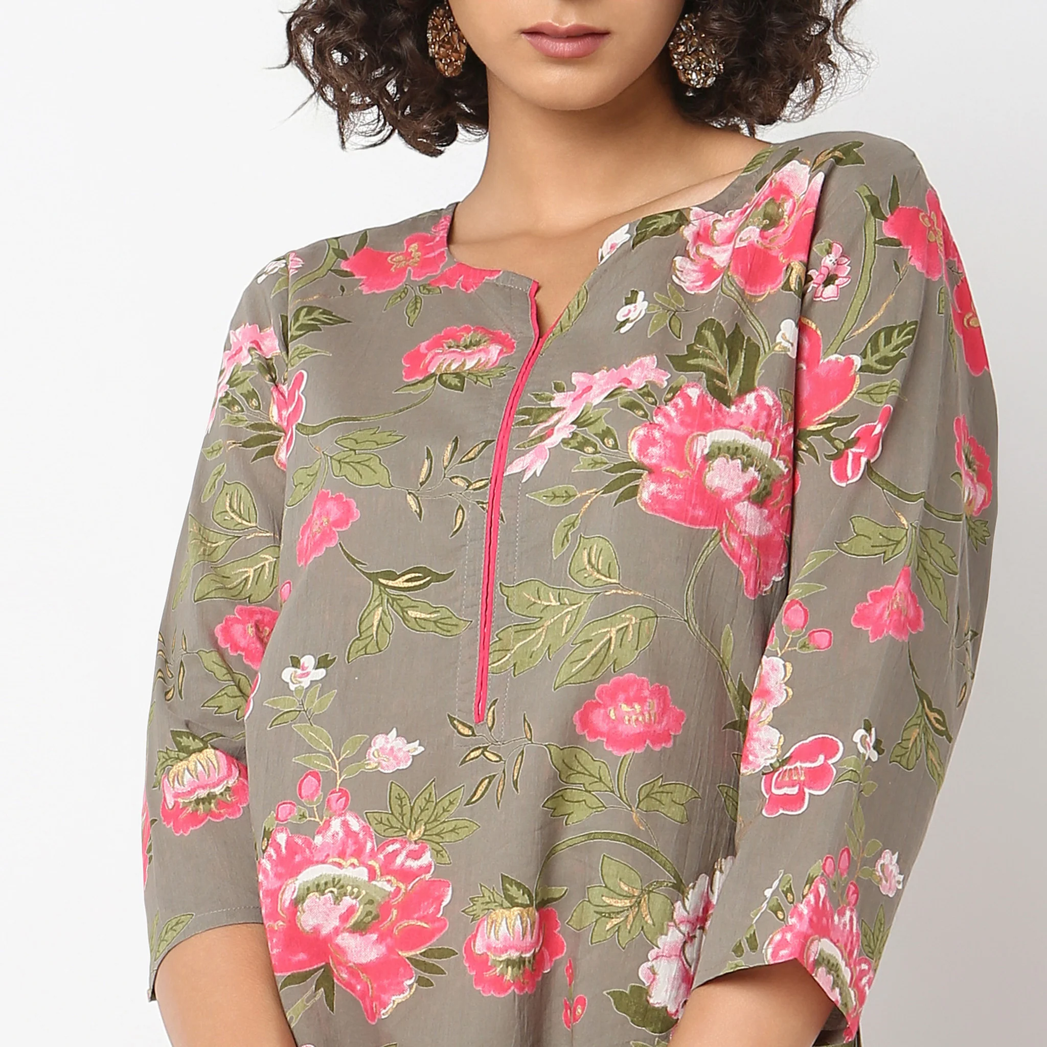 Straight Fit Floral Kurta - Image 9