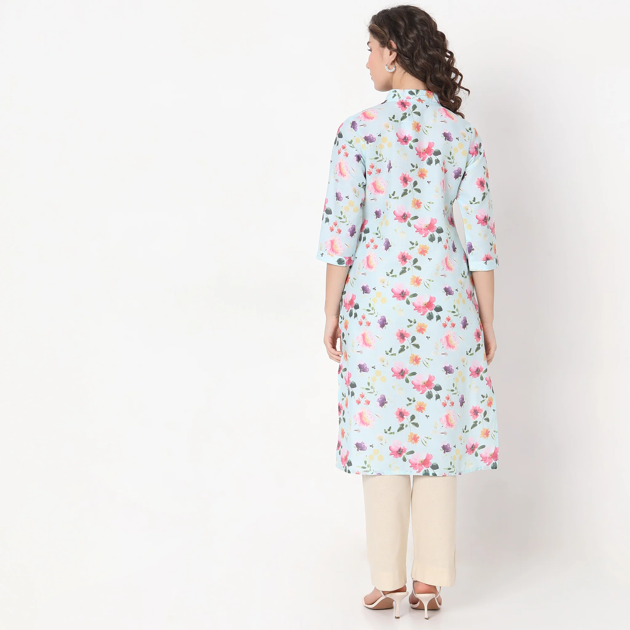 Straight Fit Floral Kurta - Image 3