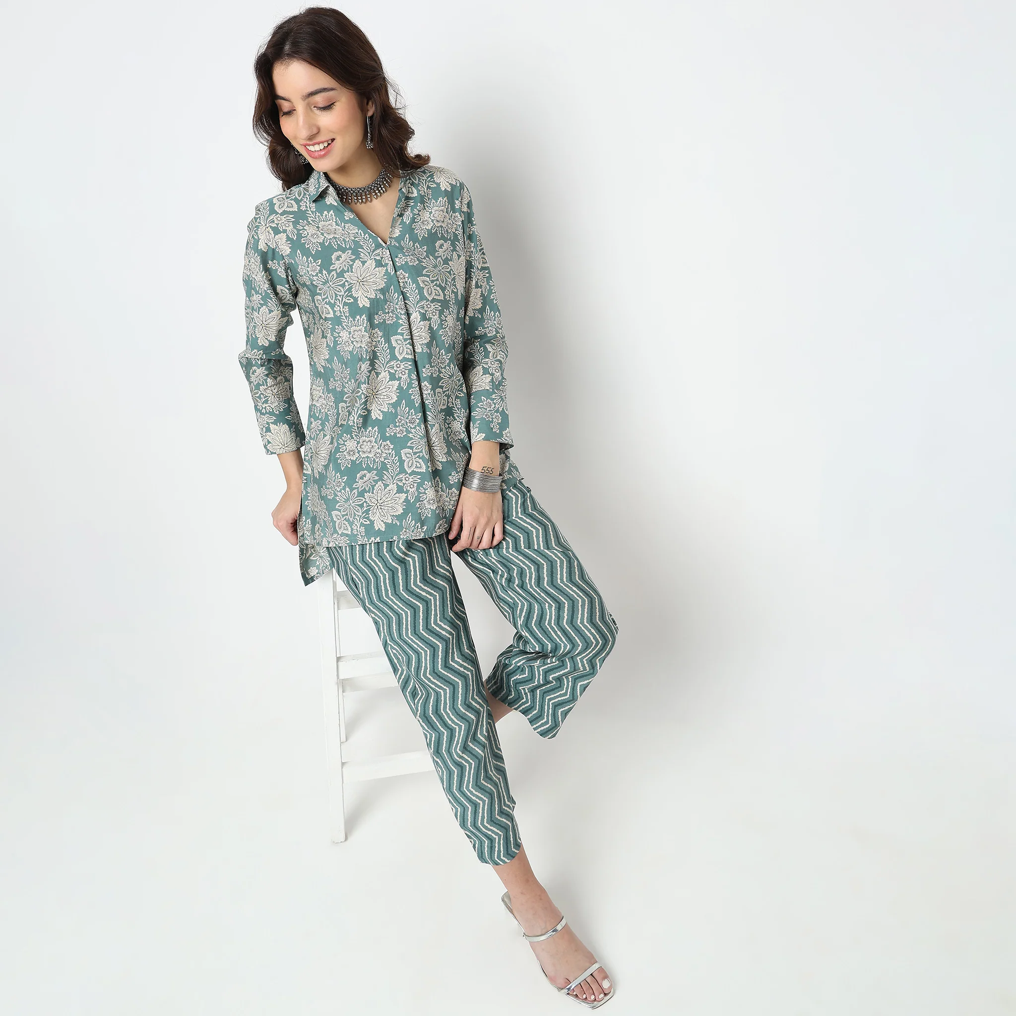 Straight Fit Floral Tunic With Pant Set - Image 8