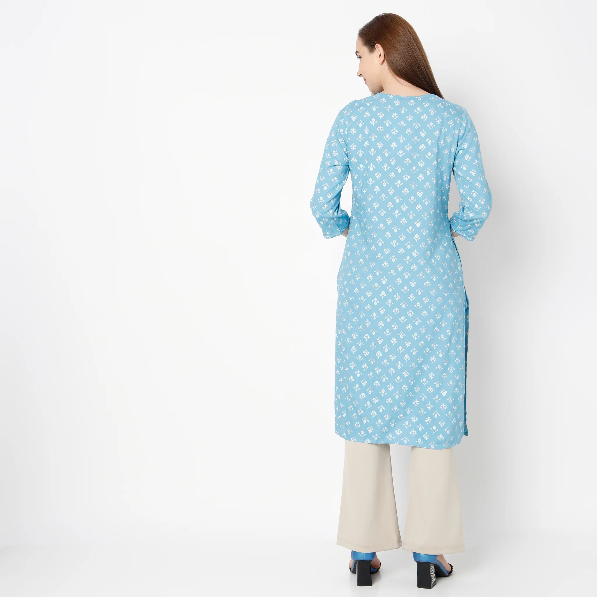 Round Neck Embroidered Yoke Knee Length Three-Fourth Sleeve Straight Fit Printed Floral Kurta - Image 3