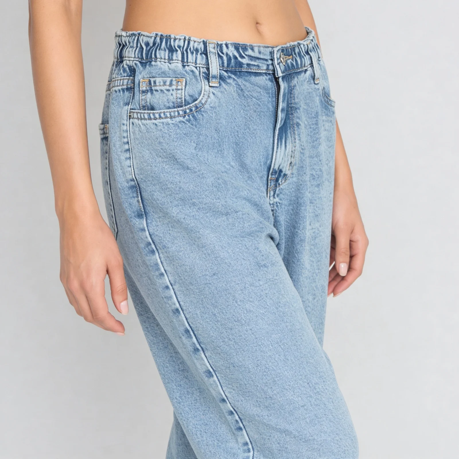 Straight Fit High Rise Back Button Look Jeans - Image 4