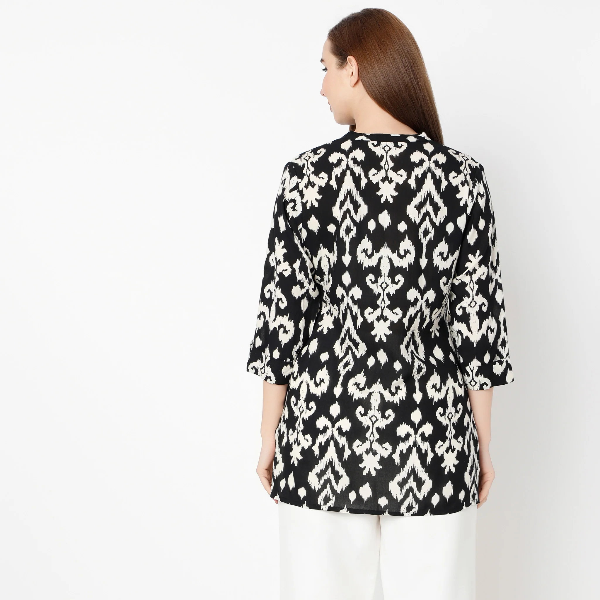 Band Neck  Three-Fourth Sleeve Straight Fit Printed Short Kurta - Image 3