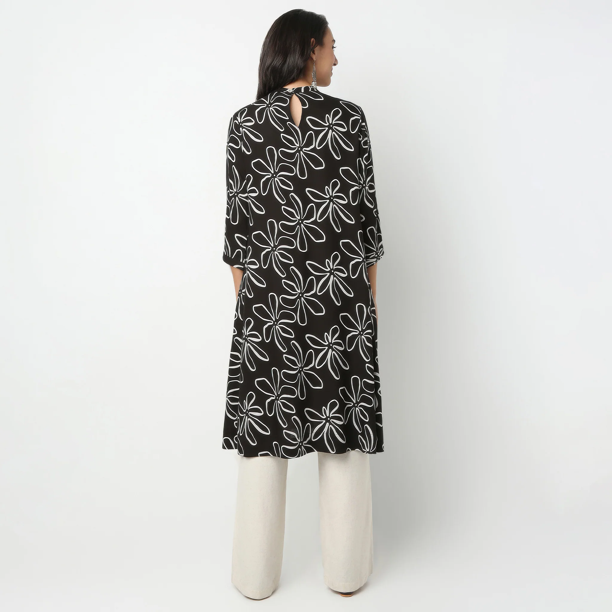 Band Neck Knee Length Three-Fourth Sleeve Straight Fit Printed Kurta - Image 3