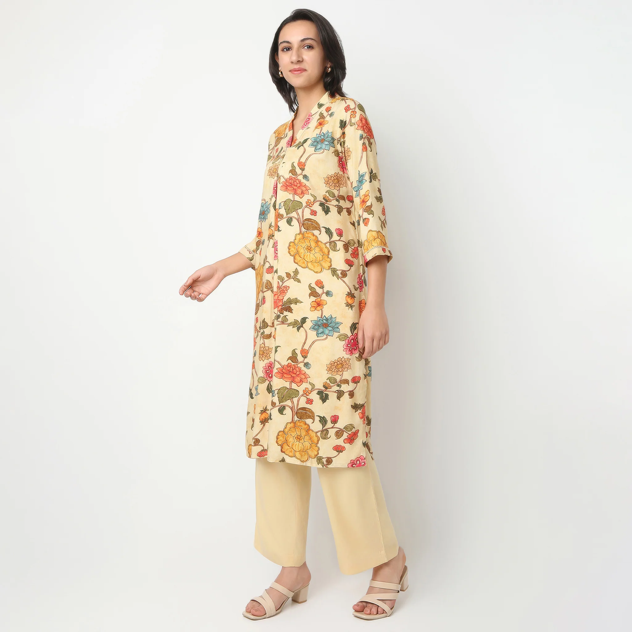 Straight Fit Printed Below Knee V-Neck Kurta With Pant Set - Image 5