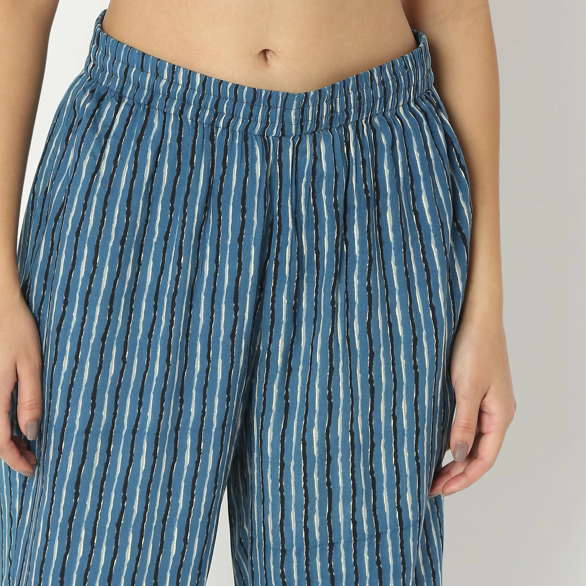 Straight Fit Printed Full Length Mid Rise Pants - Image 4