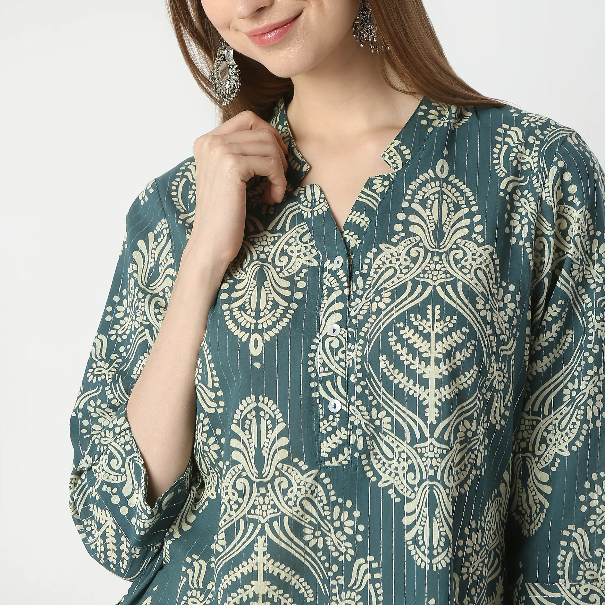 Straight Fit Printed Knee Length V-Neck Kurta - Image 4