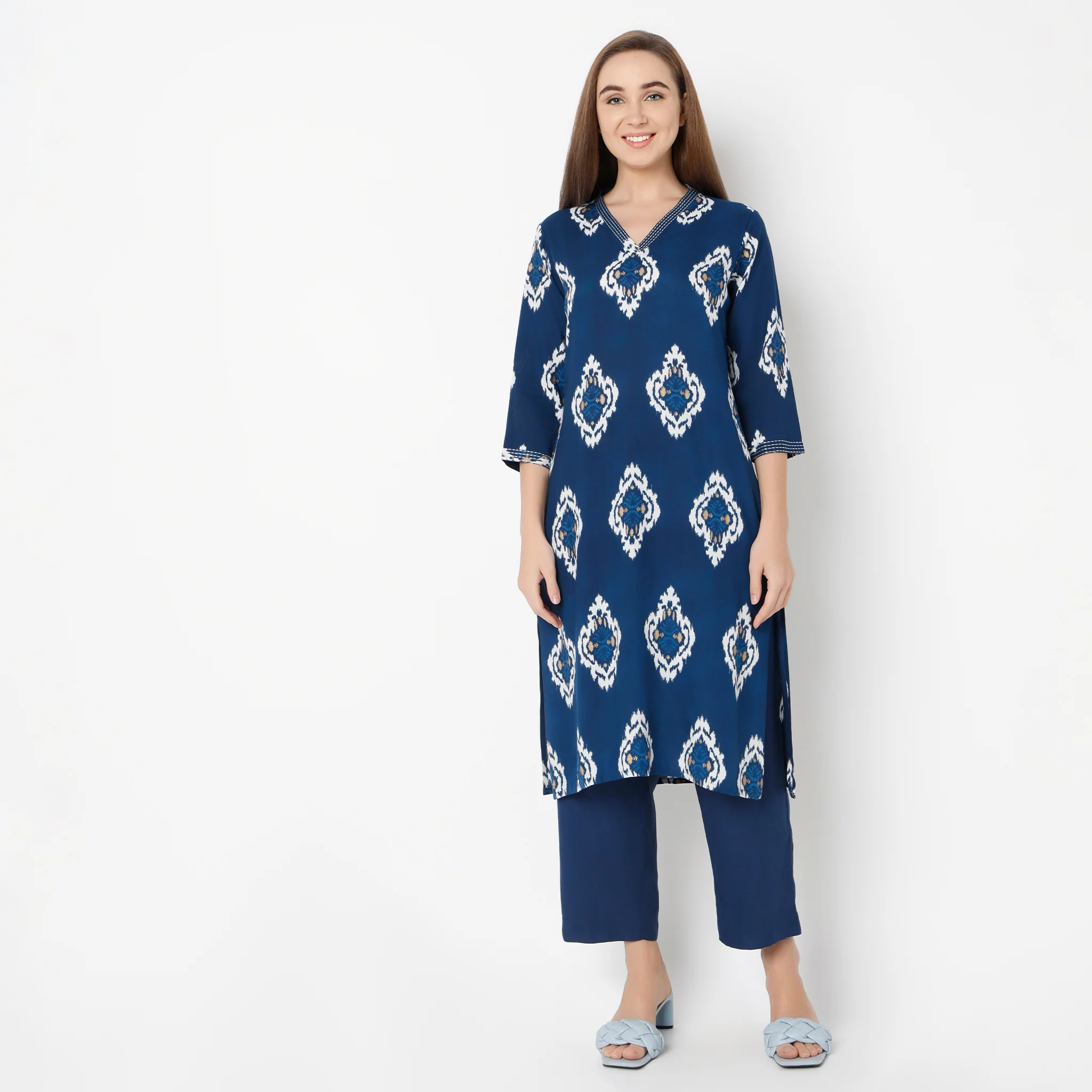 Straight Fit Printed Knee Length V-Neck Long Kurta - Image 7