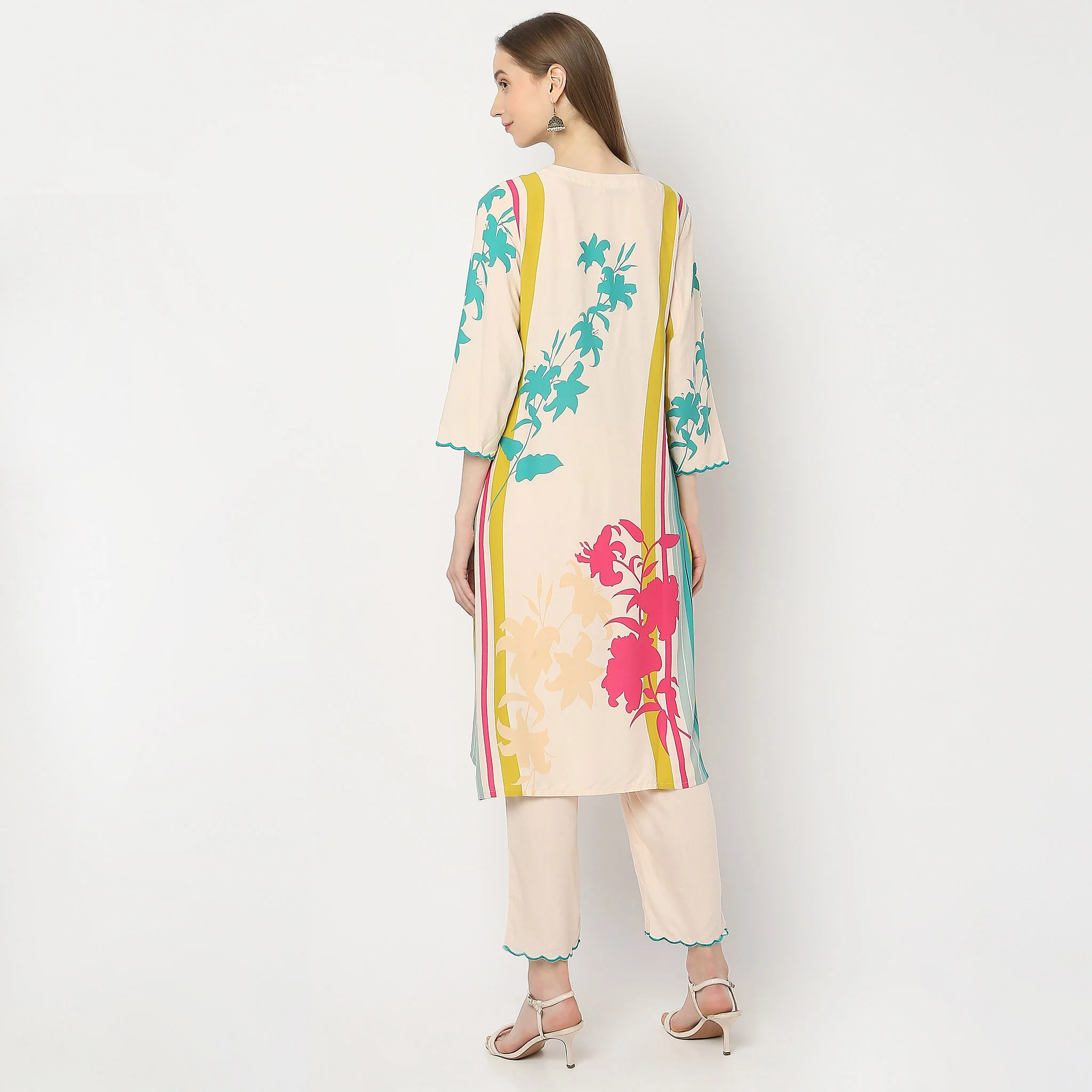 Straight Fit Printed Kurta And Pant With Dupatta Set - Image 3
