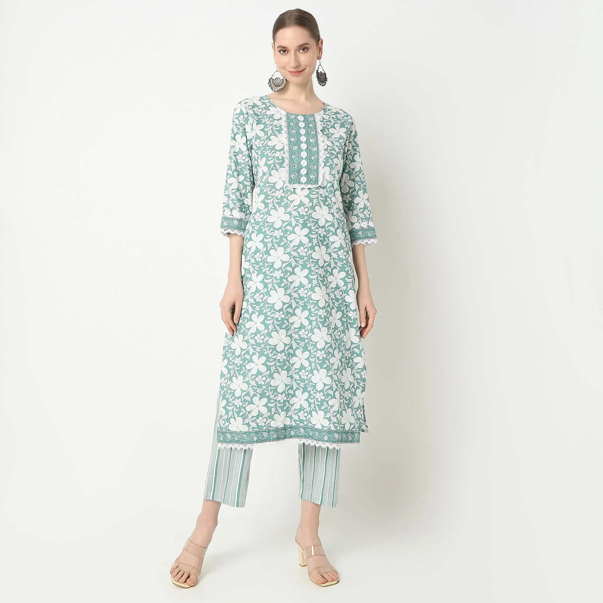 Straight Fit Printed Traditional Kurta And Pant With Dupatta Set - Image 2