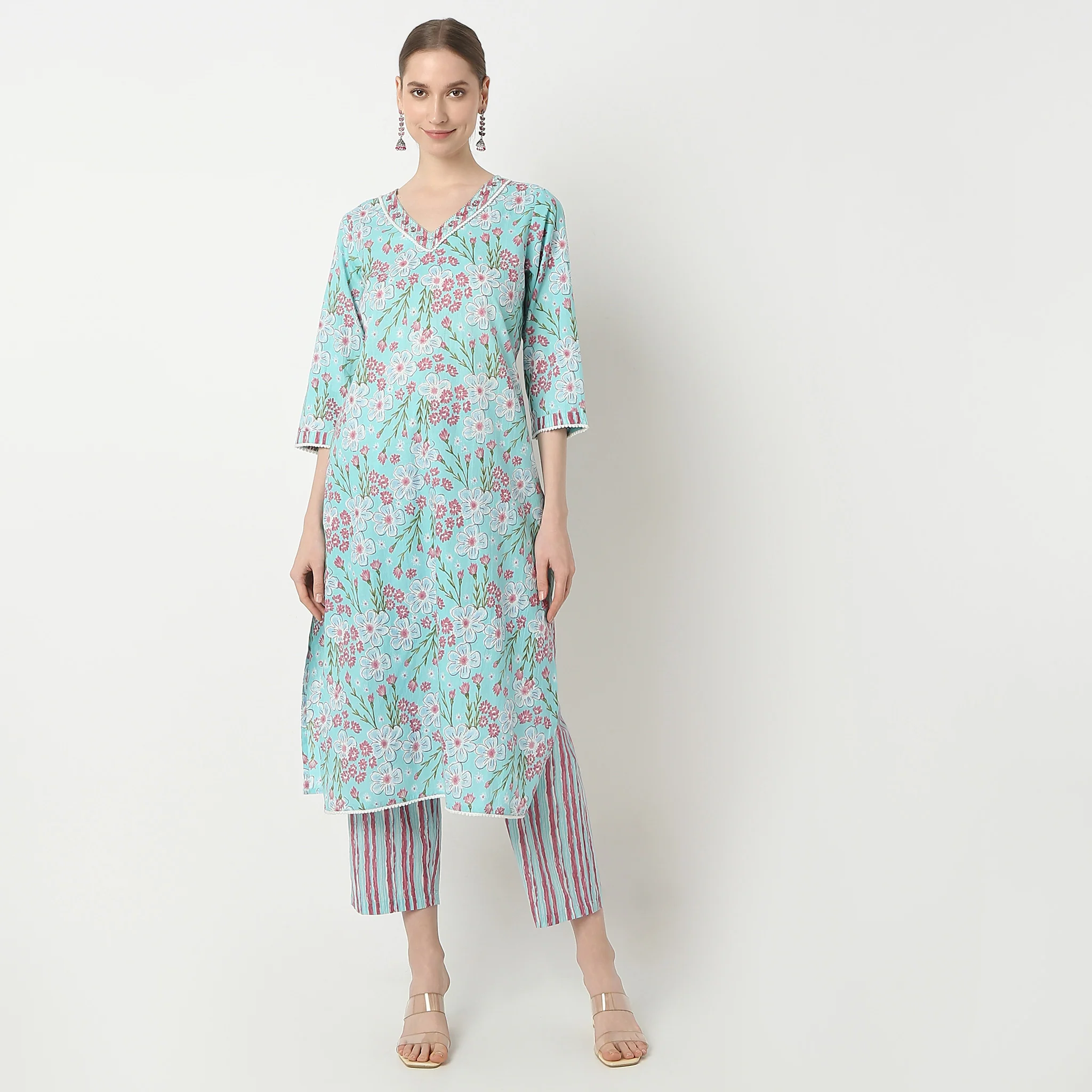 Straight Fit Printed V-Neck Traditional Kurta And Pant With Dupatta Set - Image 2