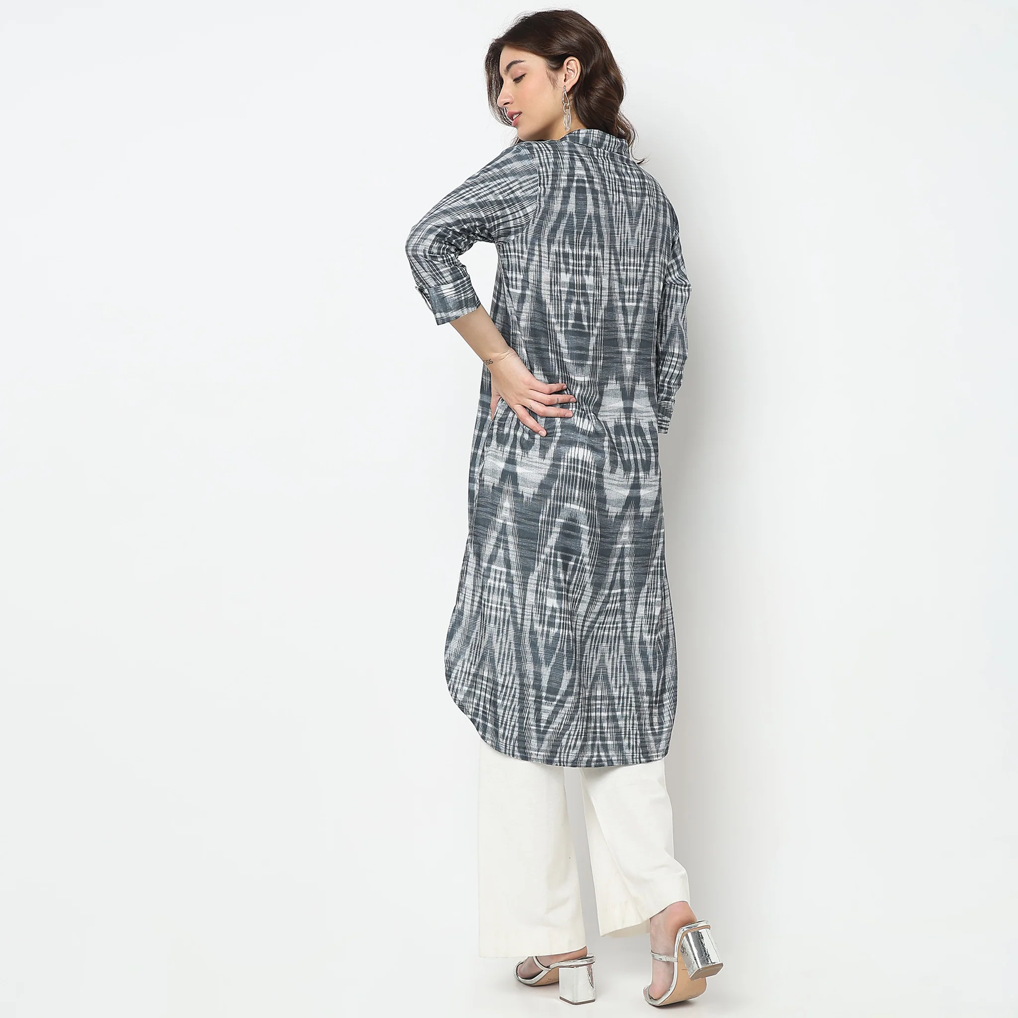 Straight Fit Printed Kurta - Image 3