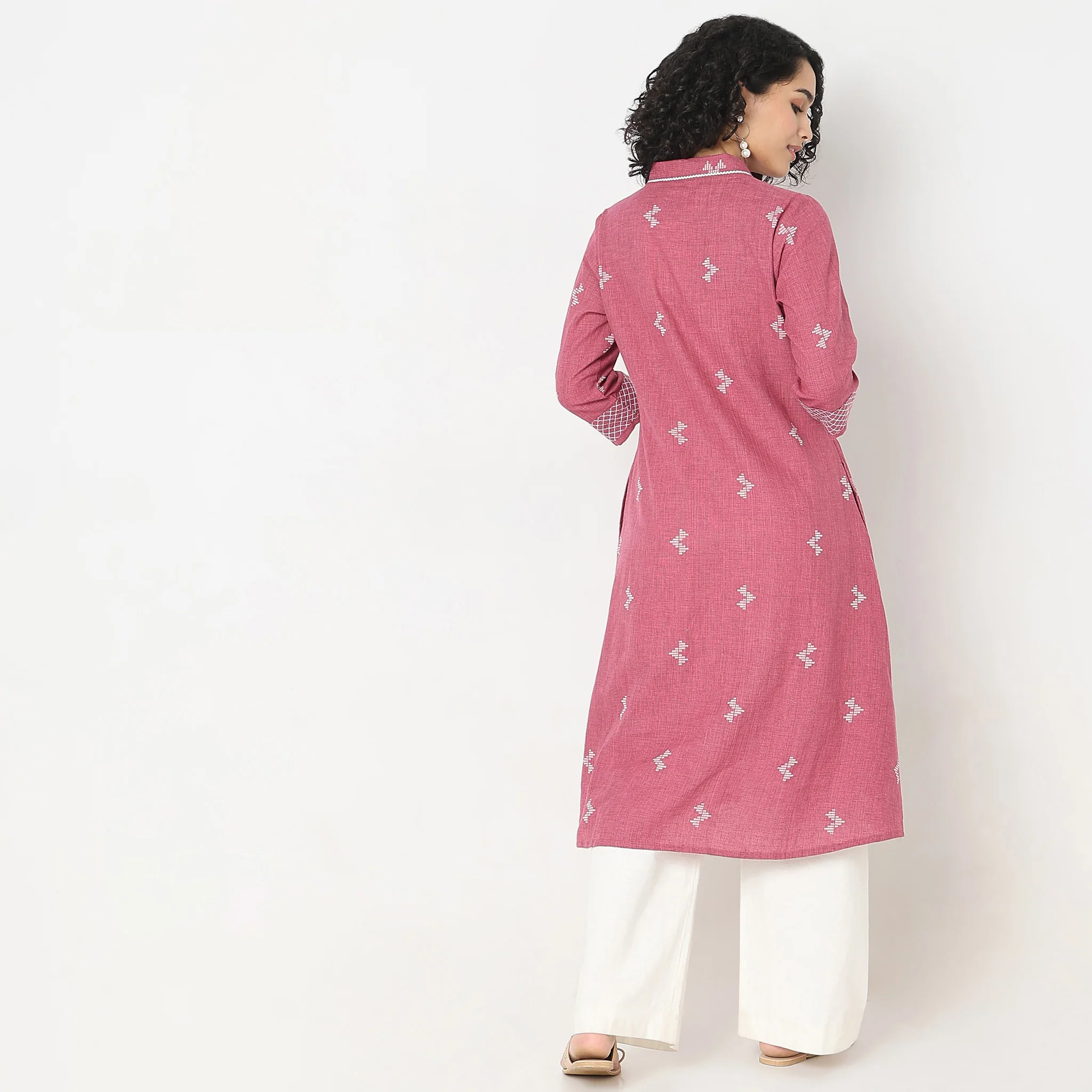 Straight Fit Printed Kurta - Image 3
