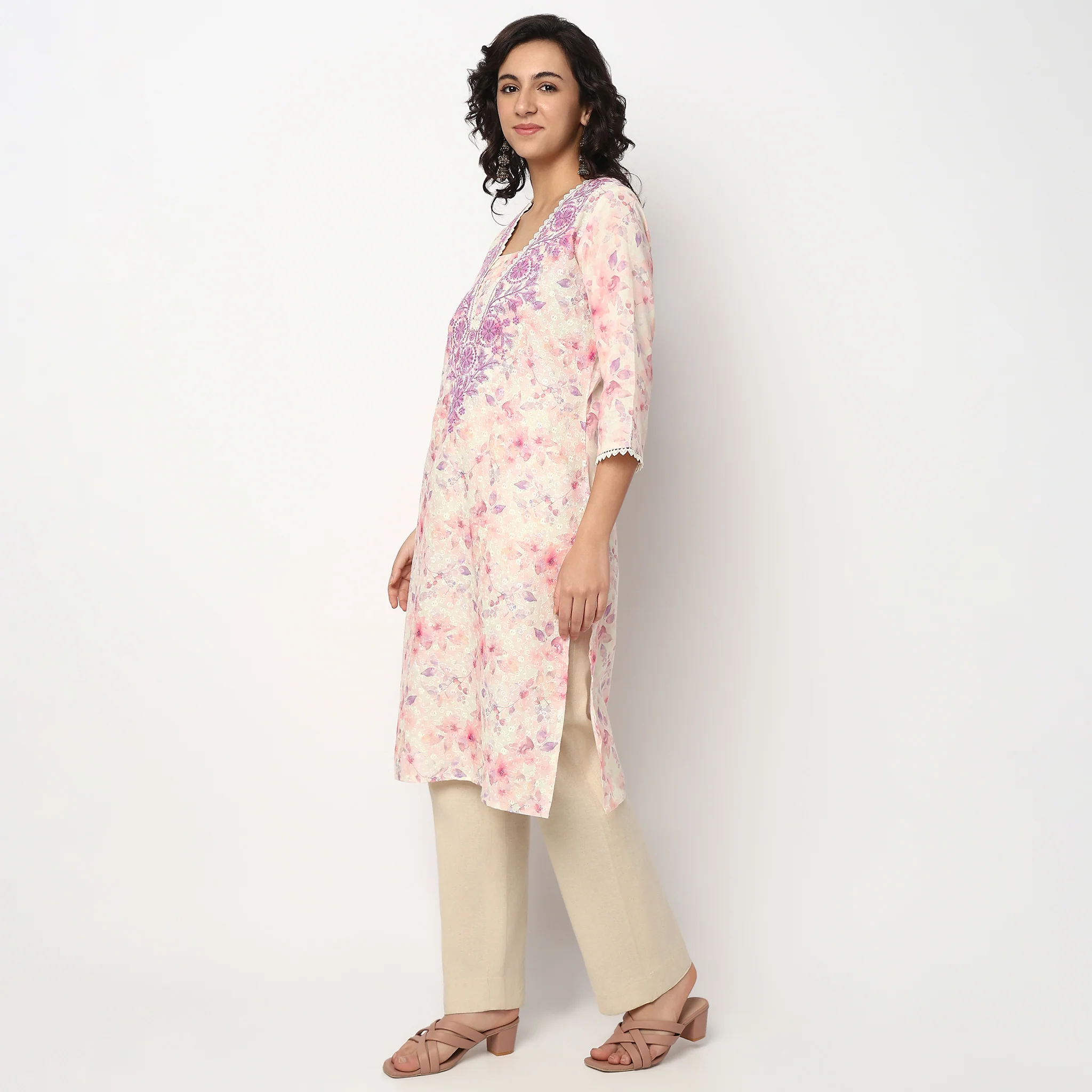 Printed V-Neck Kurta - Image 10