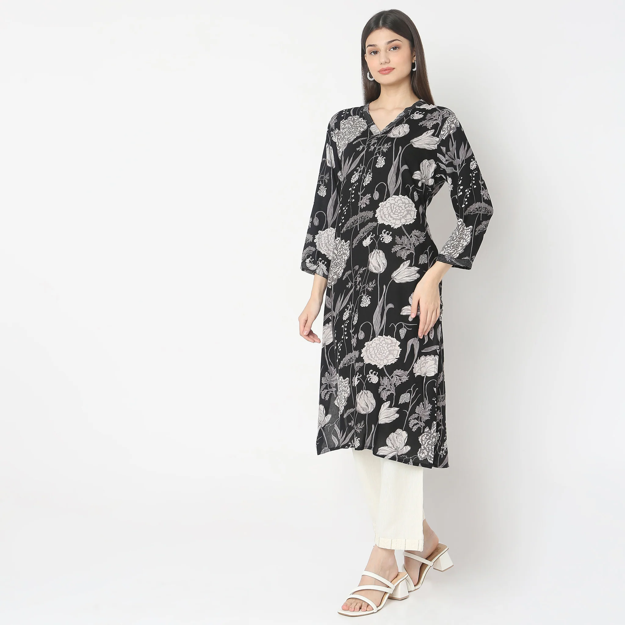 Straight Fit Printed Kurta - Image 5