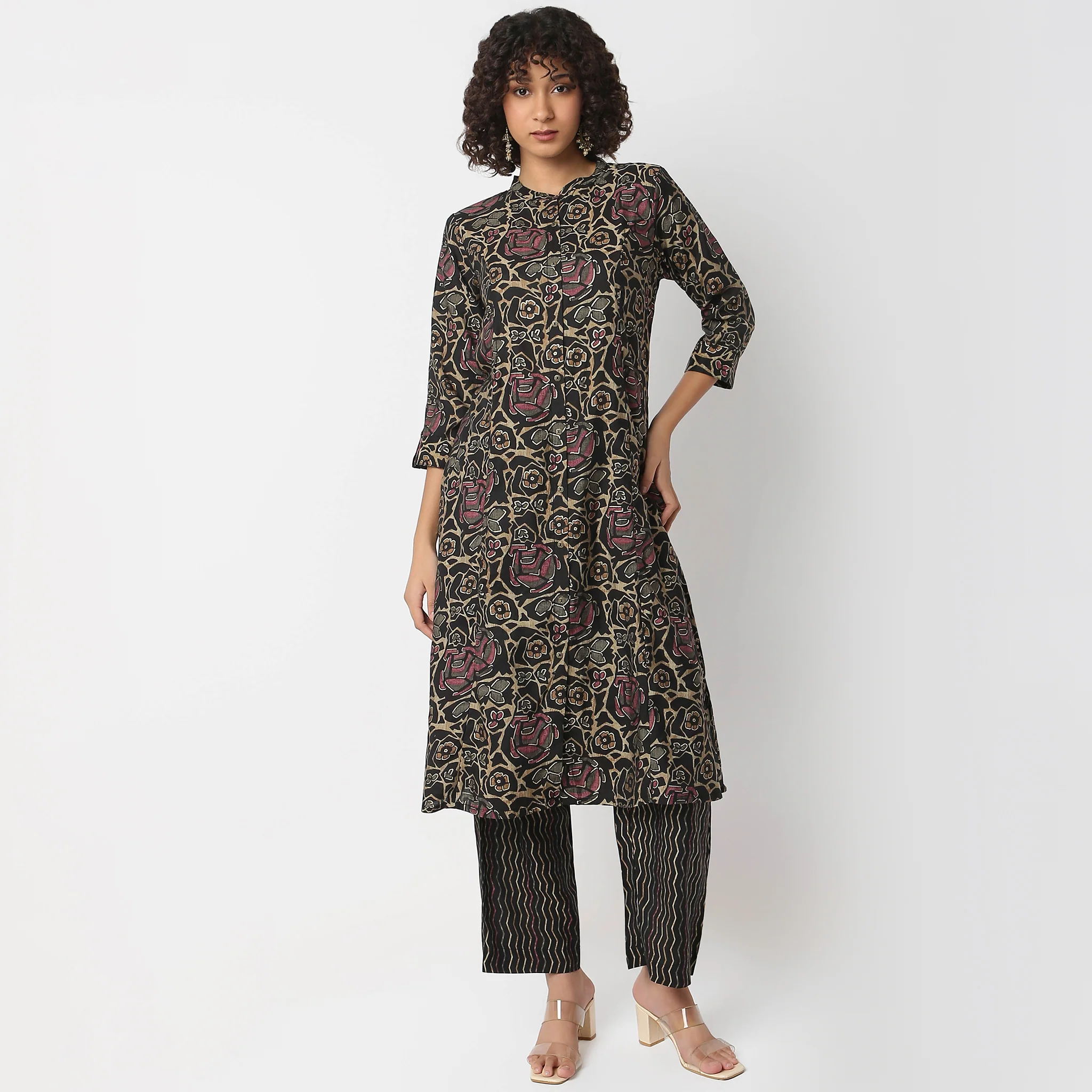 Straight Fit Printed Kurta With Pyjama Set - Image 2