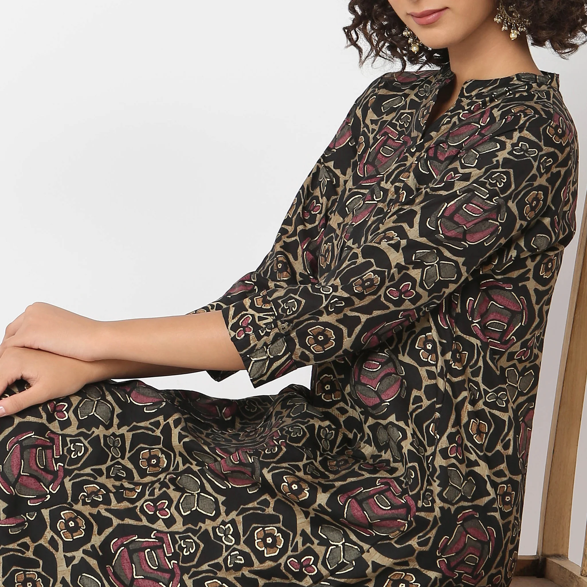 Straight Fit Printed Kurta With Pyjama Set - Image 4