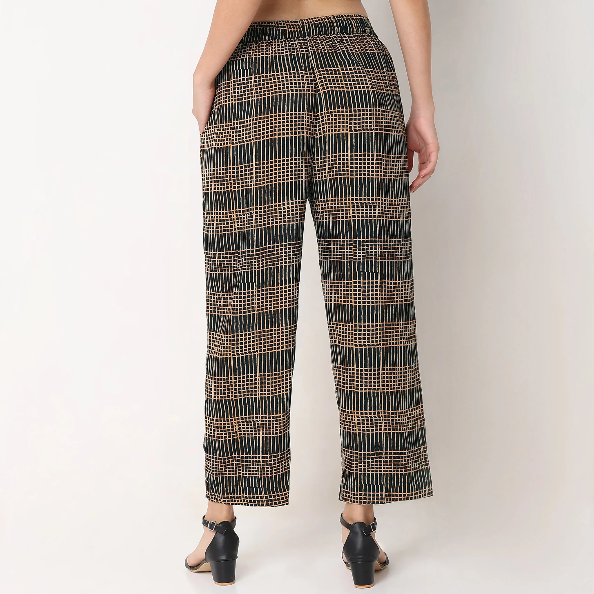 Straight Fit Printed Mid Rise Pants - Image 3