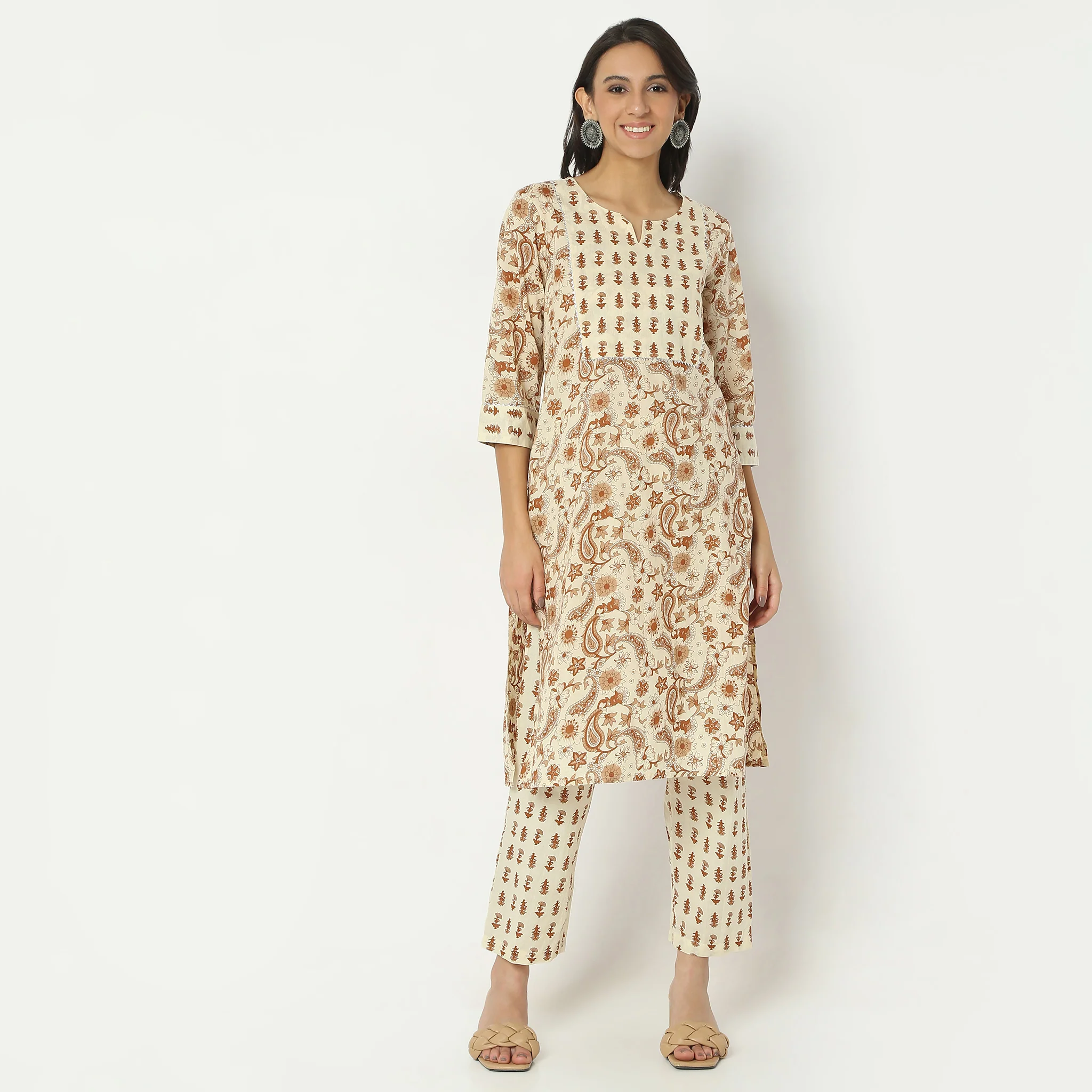 Straight Fit Printed Below Knee Round Neck Kurta - Image 7