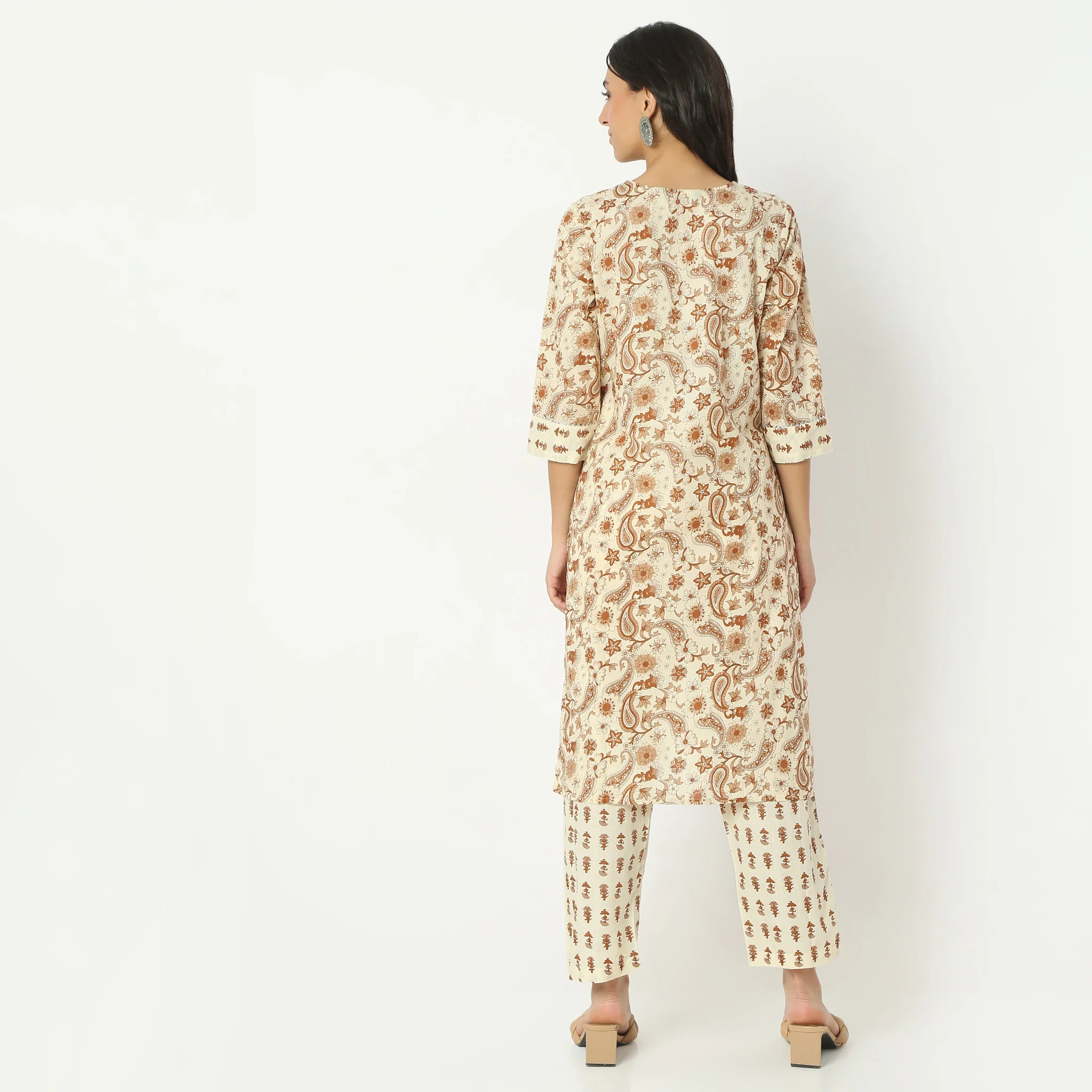 Straight Fit Printed Below Knee Round Neck Kurta - Image 8