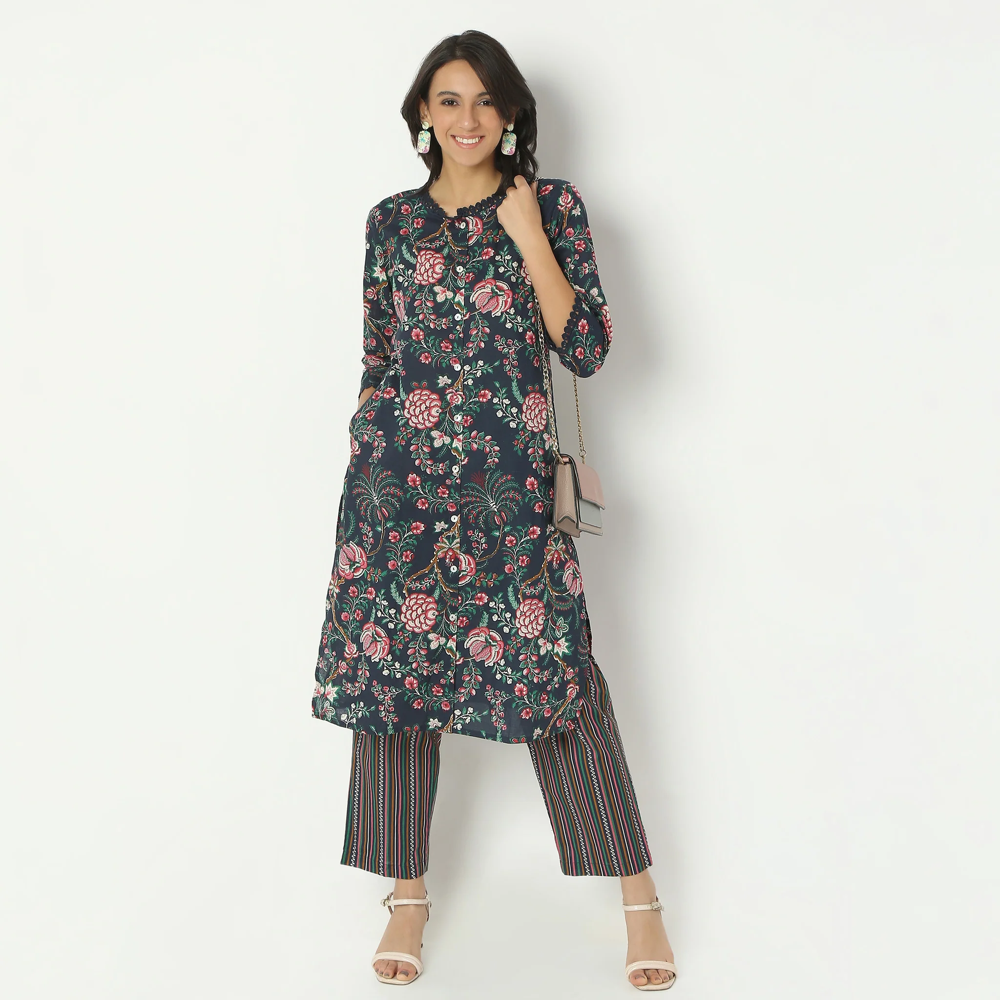 Straight Fit Printed Calf Length Round Neck Kurta