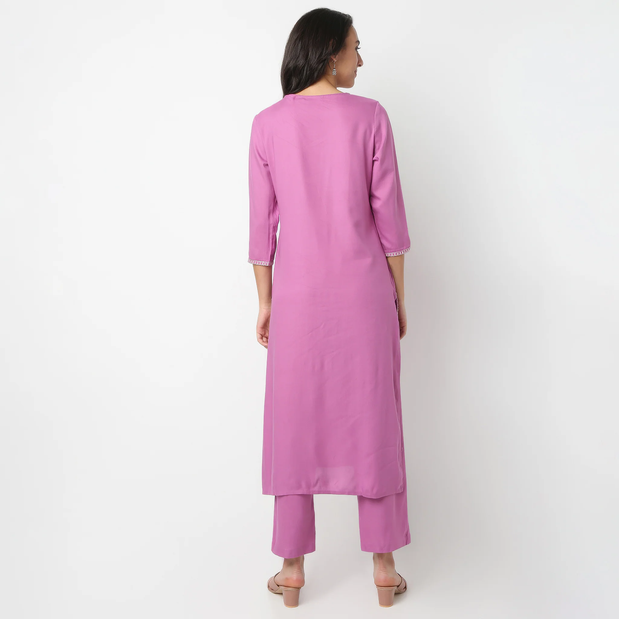 Round Neck Three-Fourth Sleeve Straight Fit Printed Kurta With Pant Set - Image 10