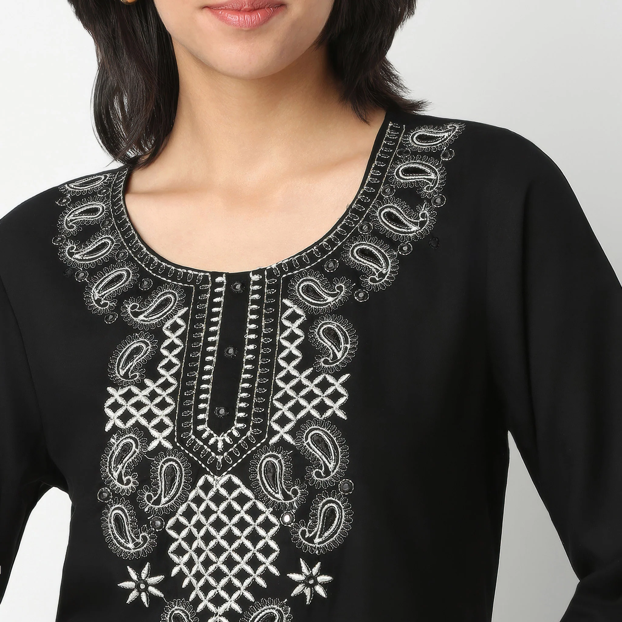 Round Neck Three-Fourth Sleeve Straight Fit Printed Kurta With Pant Set - Image 4