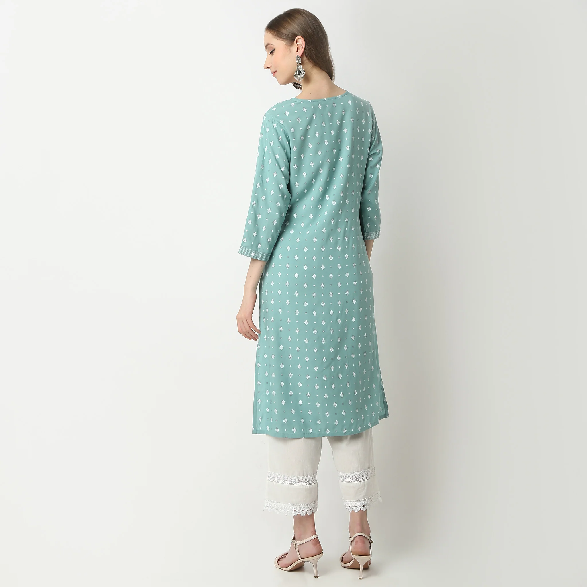 Straight Fit Printed Embroidered Yoke Below Knee Kurta - Image 3