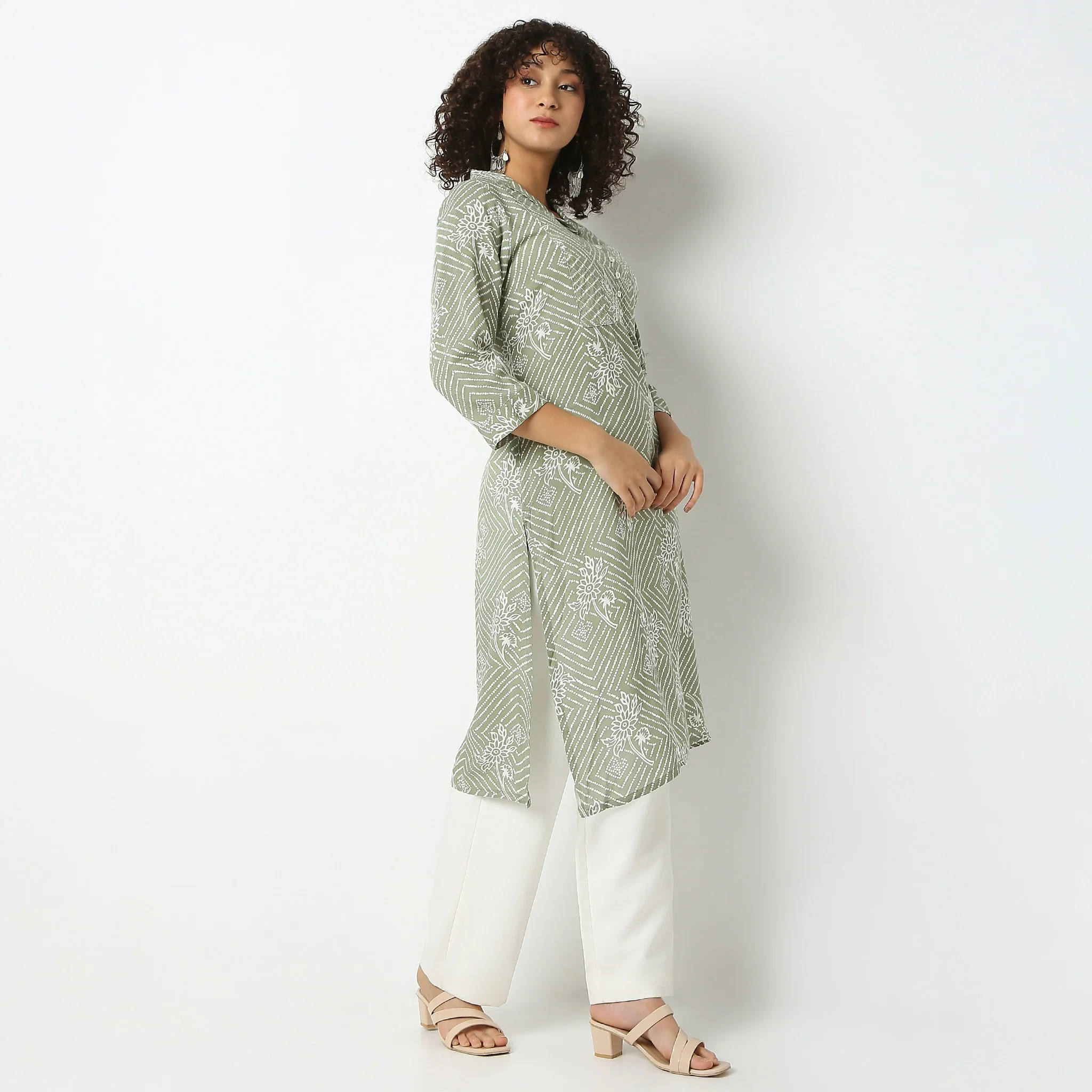 Shawl Neck Knee Length Three-Fourth Sleeve Straight Fit Printed Kurta - Image 5