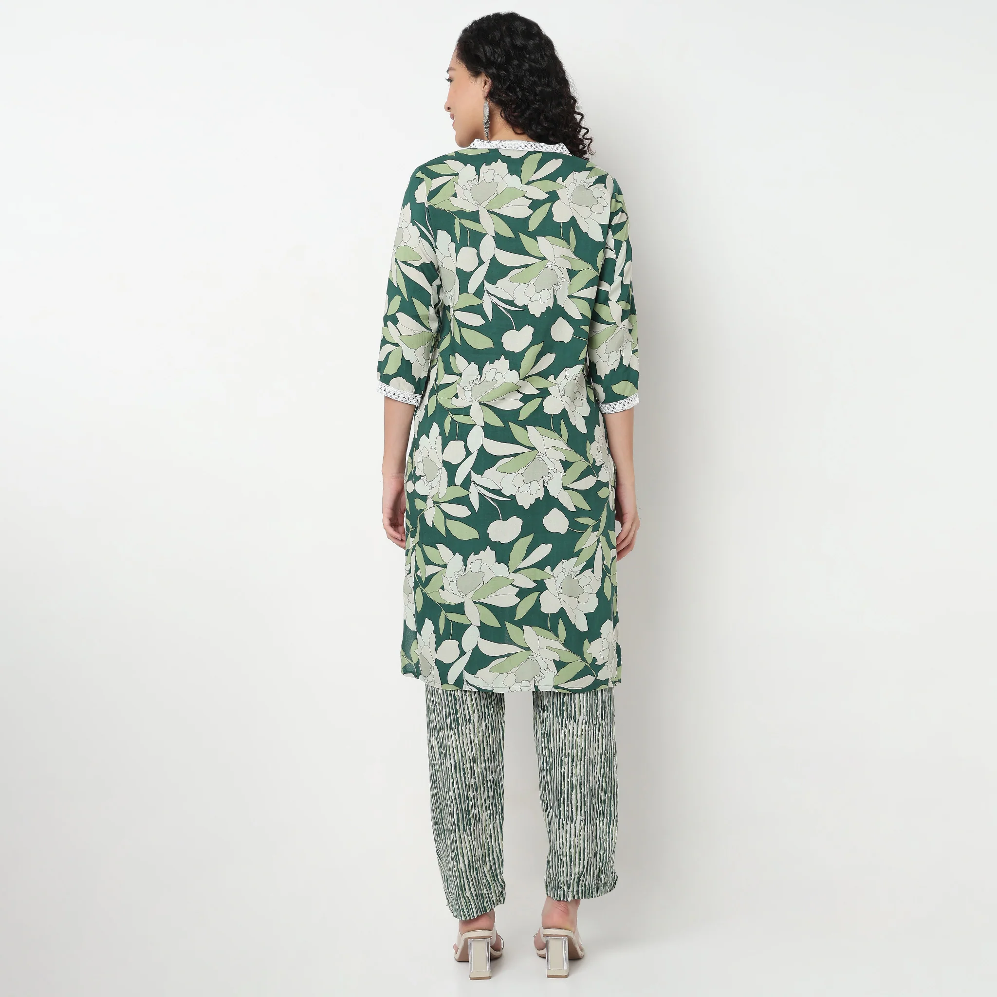 V-Neck With Gusset Kurta - Image 3
