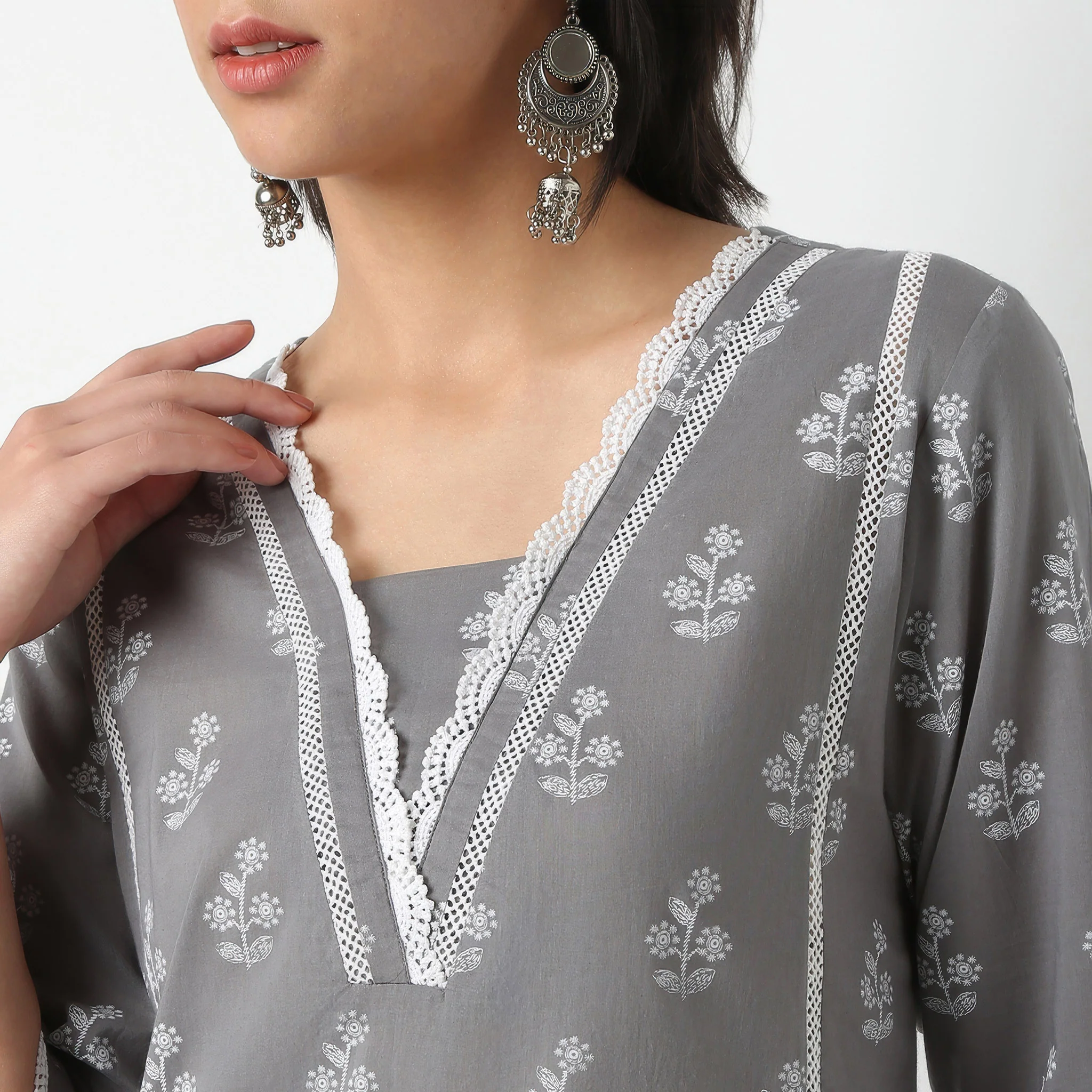 V-Neck Below Knee Three-Fourth Sleeve Straight Fit Printed Kurta - Image 4